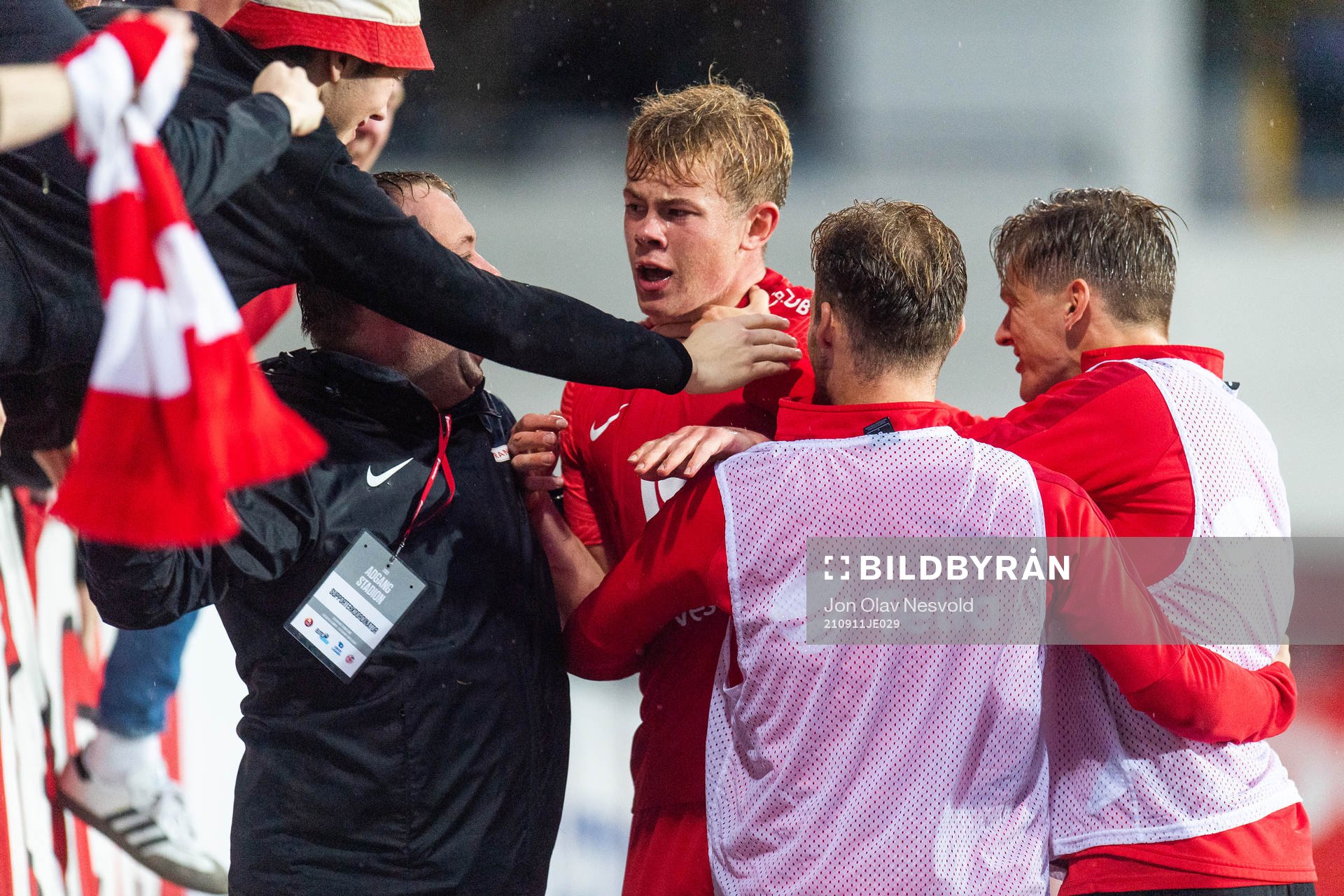 Aune Heggebø of Brann celebrates with team mates after scoring 2-3 during the Eliteserien match between Lillestrøm and Brann on September 11, 2021 in Lillestrøm.