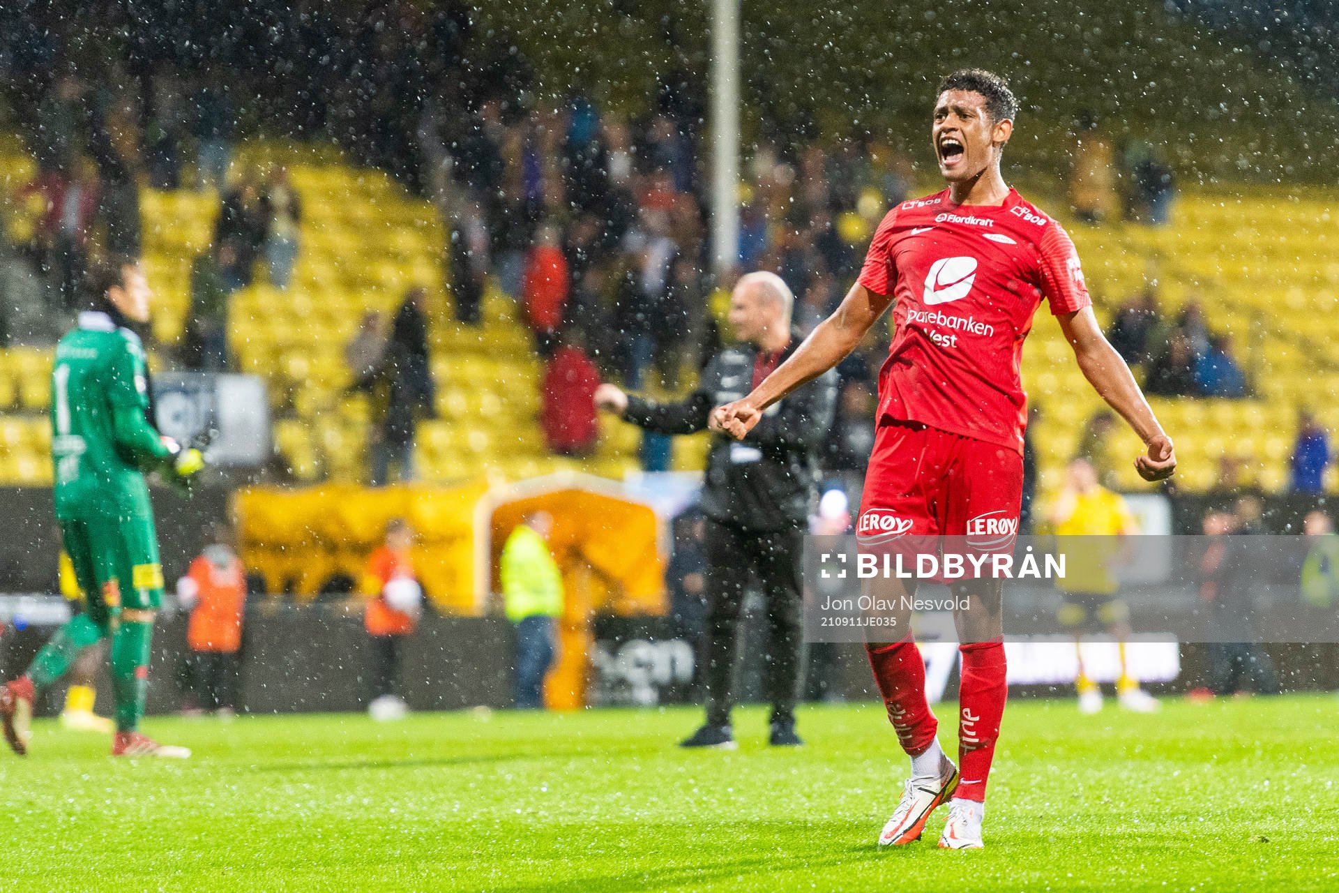 Japhet Sery Larsen of Brann celebrates