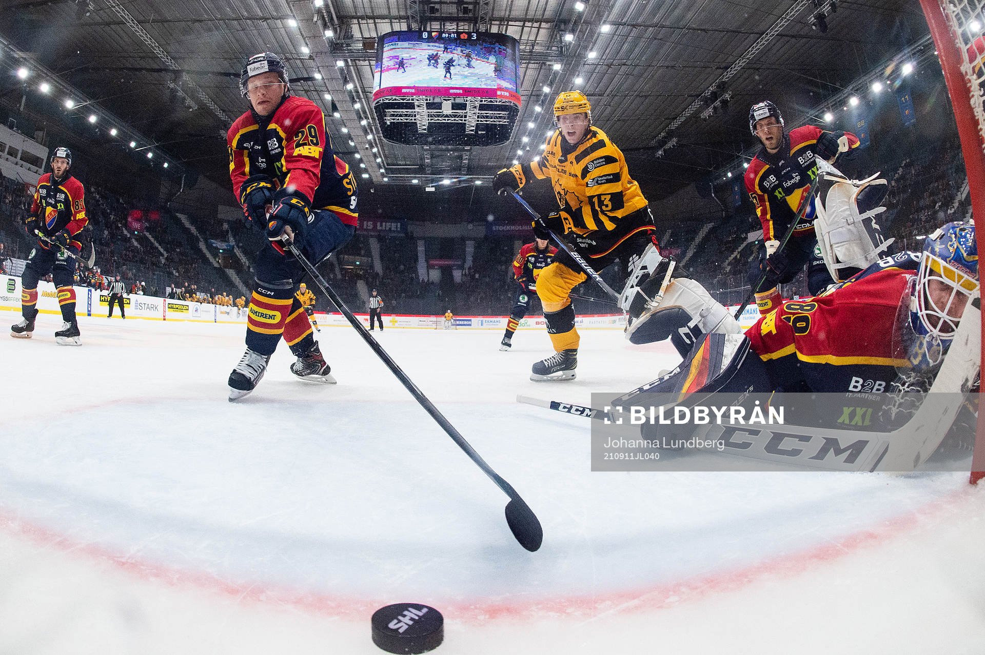 Djurgårdens Sebastian Strandberg och målvakt Niklas
