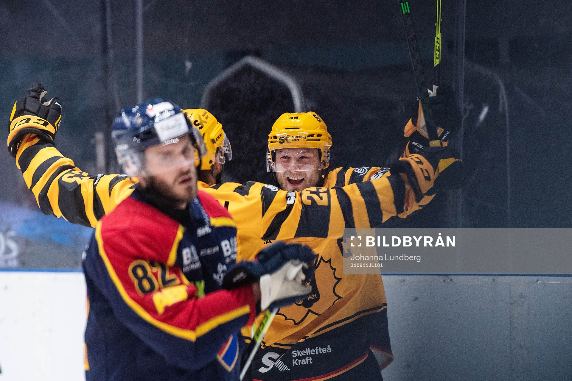 Skellefteås Oscar Möller  jublar