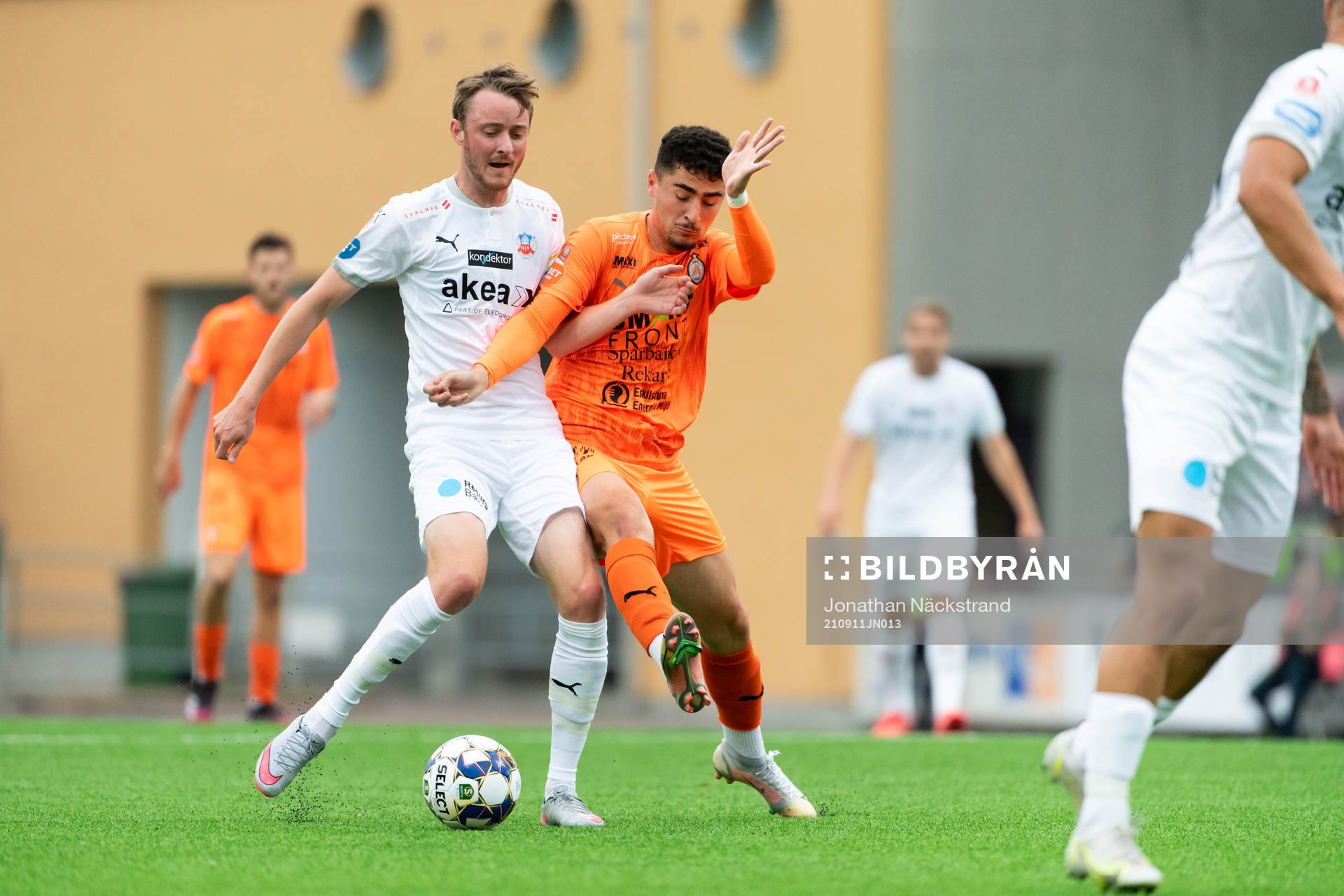 Helsingborgs Rasmus Jönsson och AFC Eskilstunas Ismet