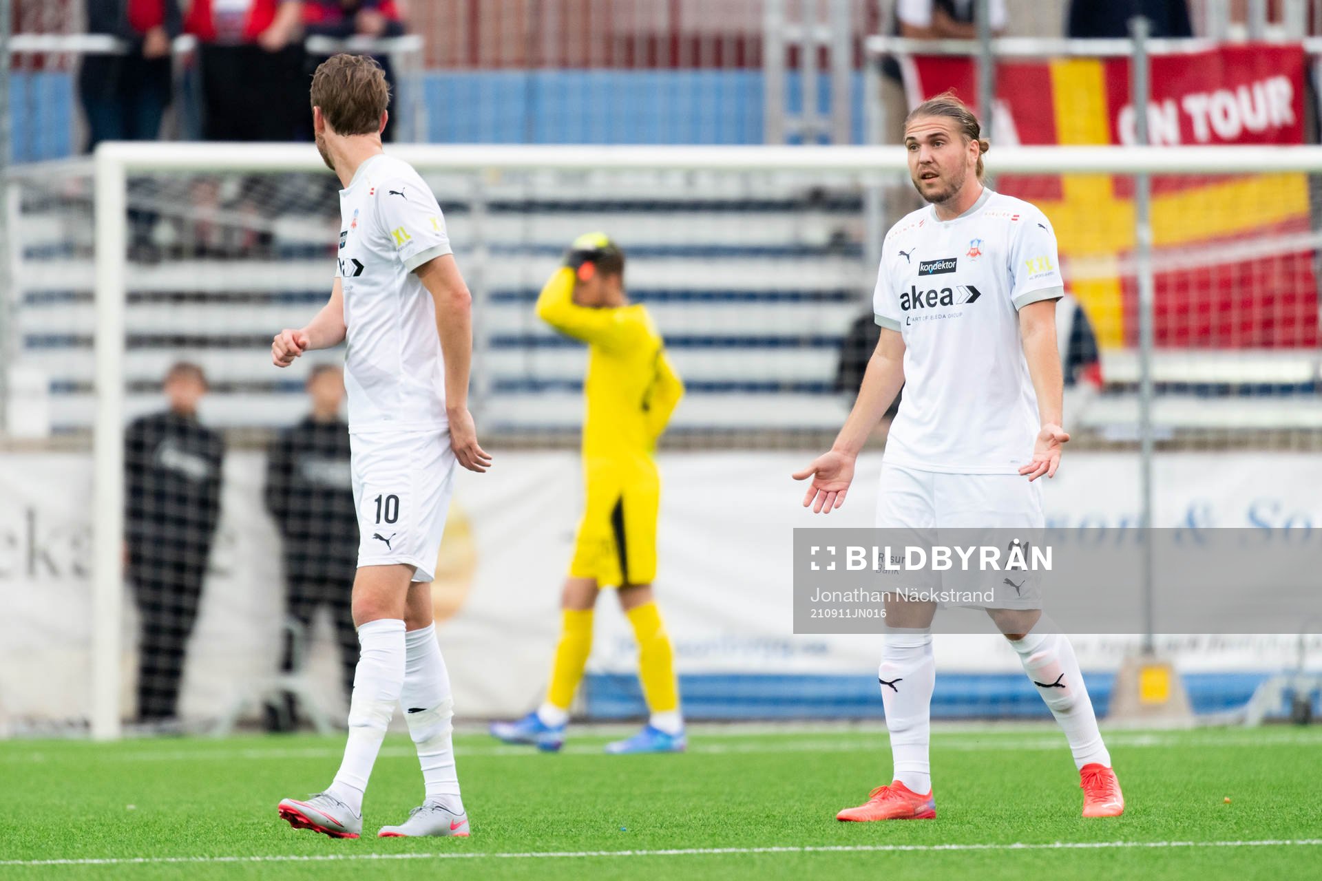 Rasmus Jönsson och Charlie Weberg pratar