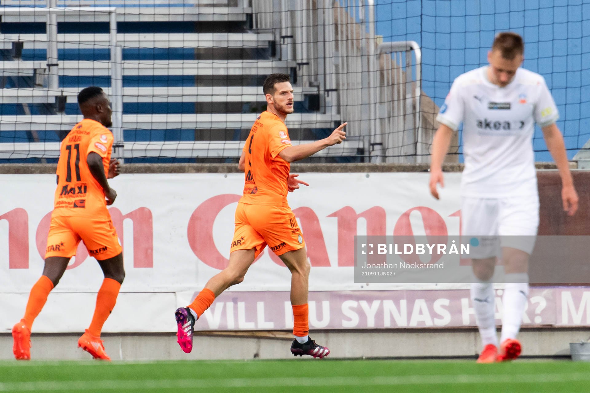 AFC Eskilstunas Ashley Mark Coffey jublar