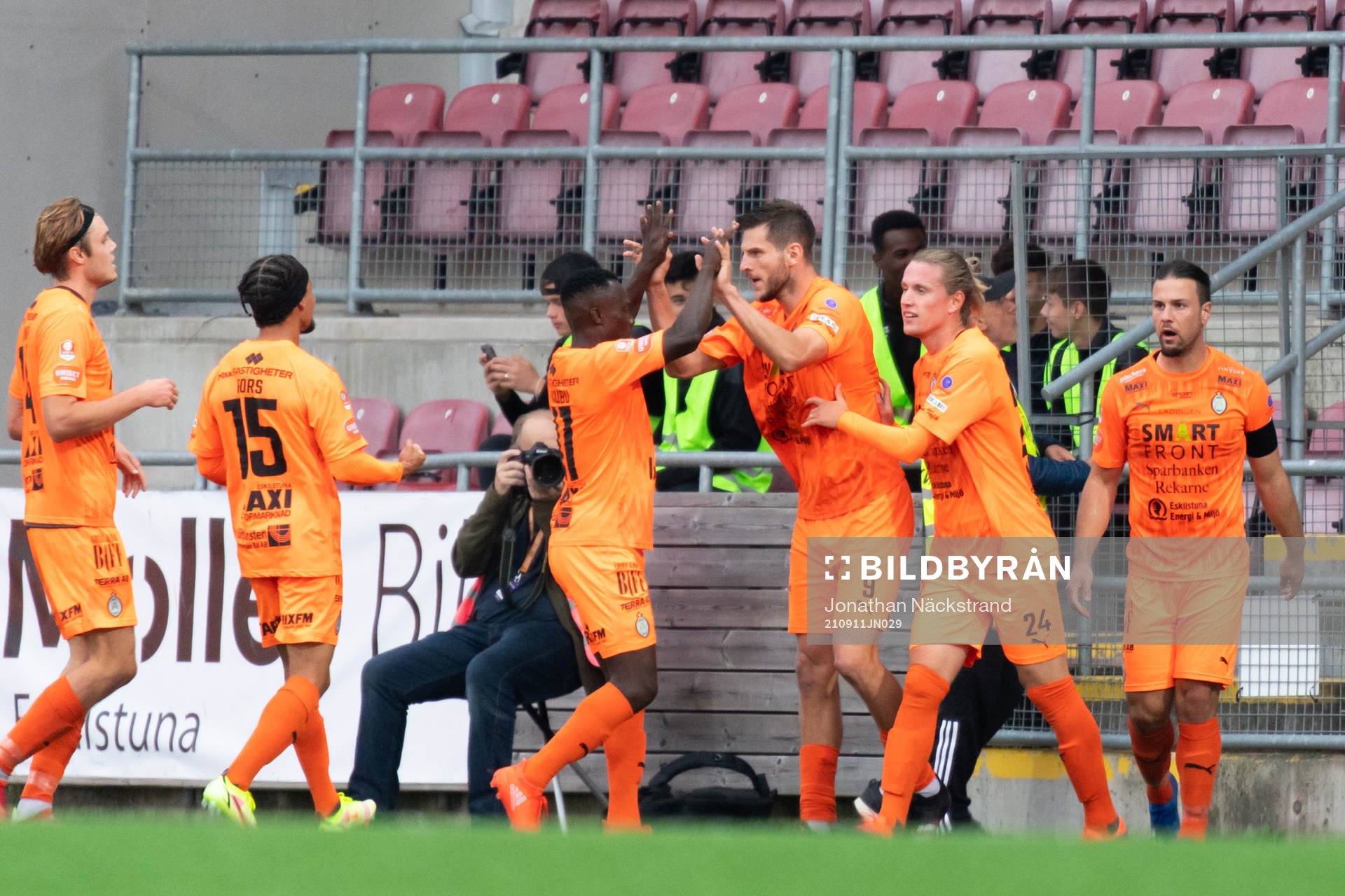 AFC Eskilstunas Ashley Mark Coffey jublar efter 1-0 under fotbollsmatchen i Superettan mellan AFC Eskilstuna och Helsingborg den 11 september 2021 i Eskilstuna.