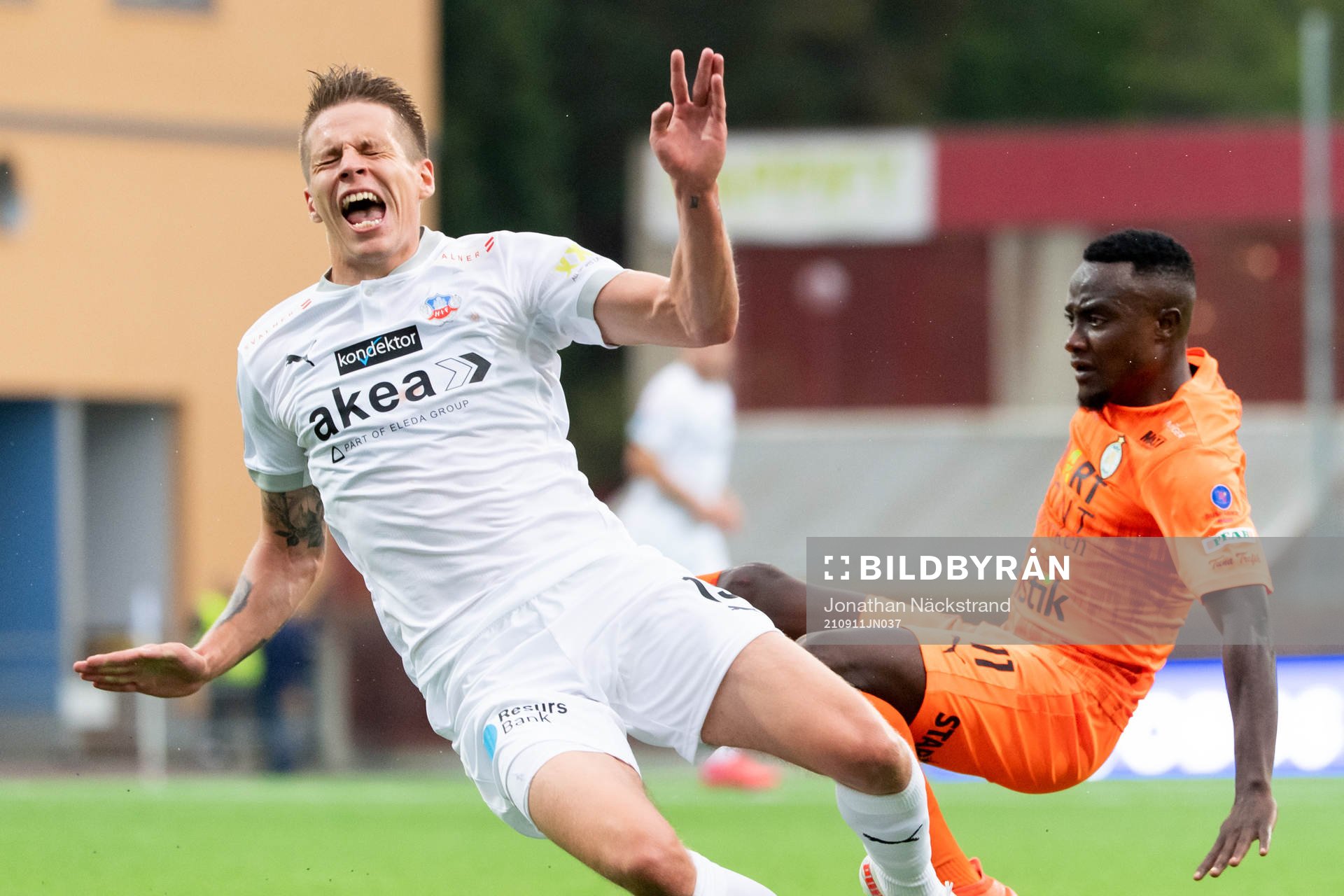 Helsingborgs Bödvar Bödvarsson och AFC Eskilstunas Aliyu