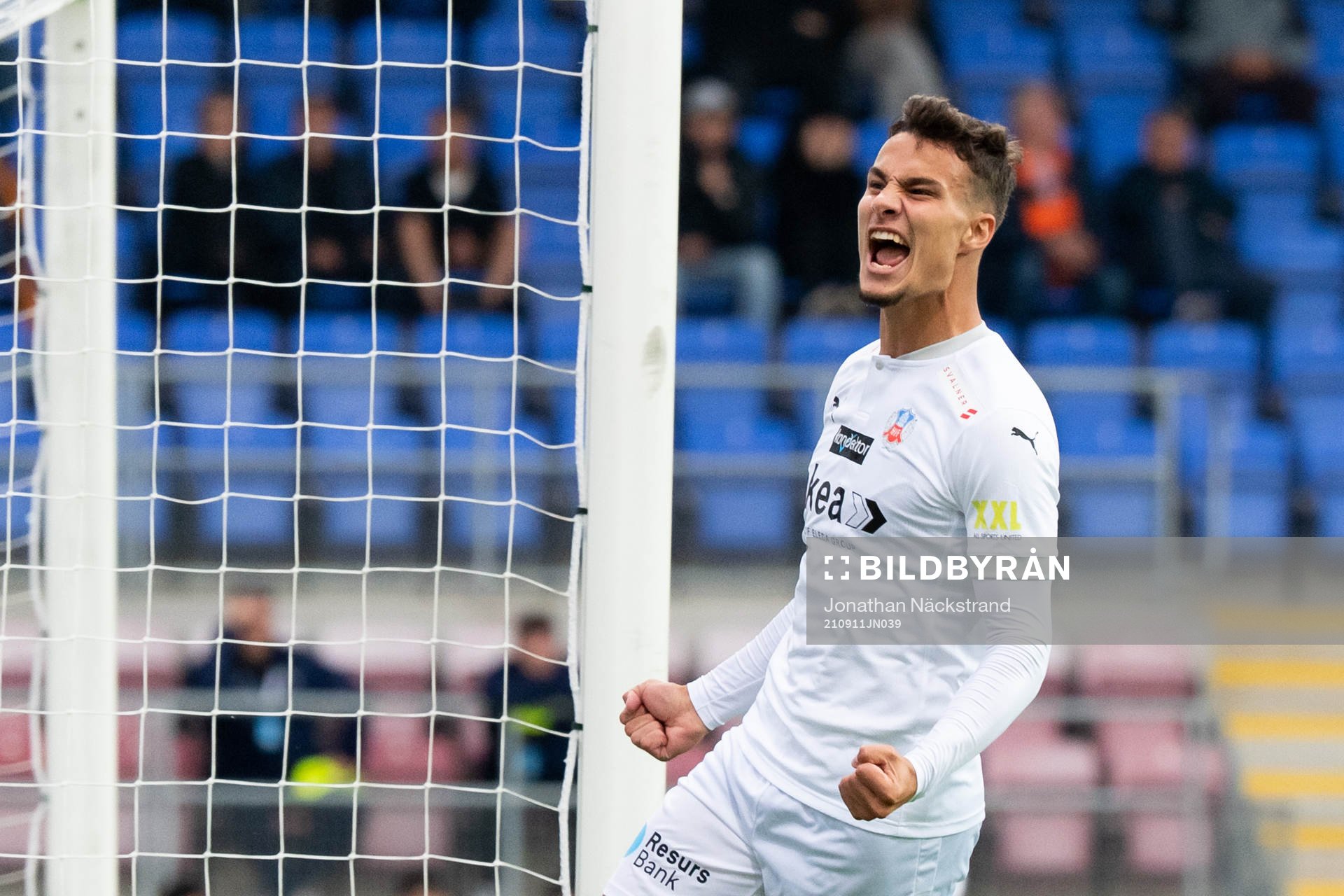 Helsingborgs Assad Al Hamlawi jublar efter 1-1 under fotbollsmatchen i Superettan mellan AFC Eskilstuna och Helsingborg den 11 september 2021 i Eskilstuna.