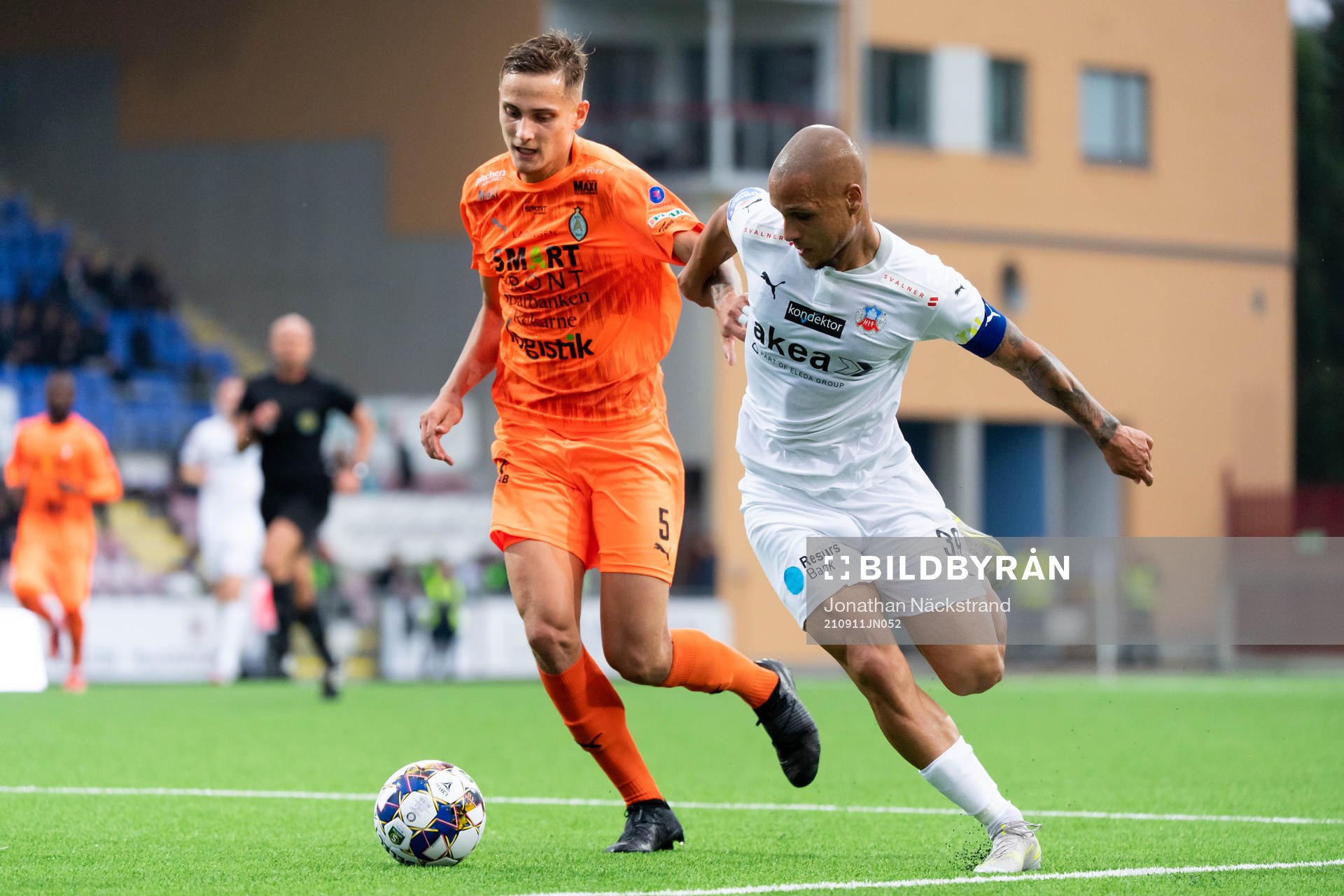 AFC Eskilstunas Pontus Rödin och  Helsingborgs Anthony van