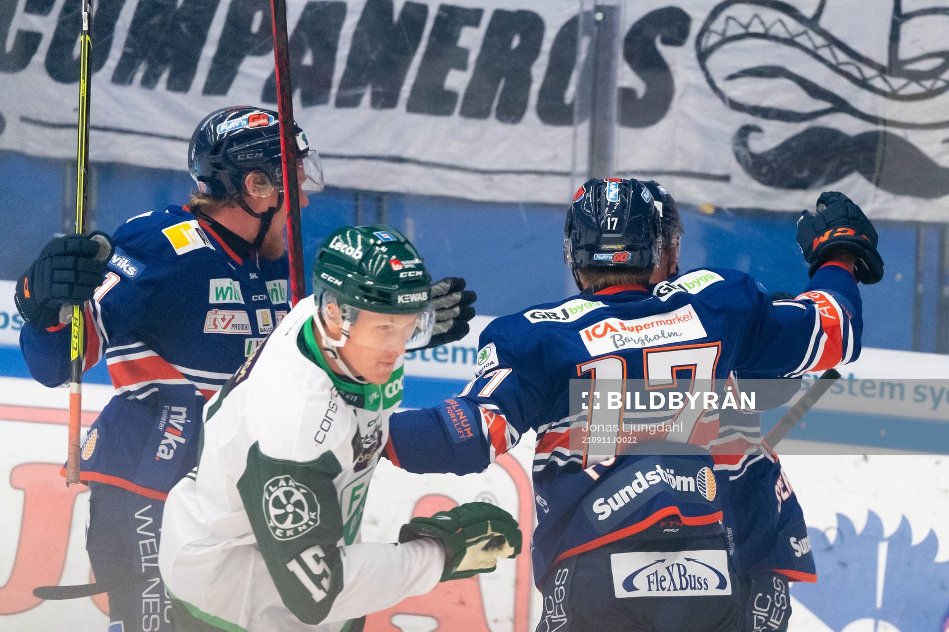 Växjös Emil Forslund jublar