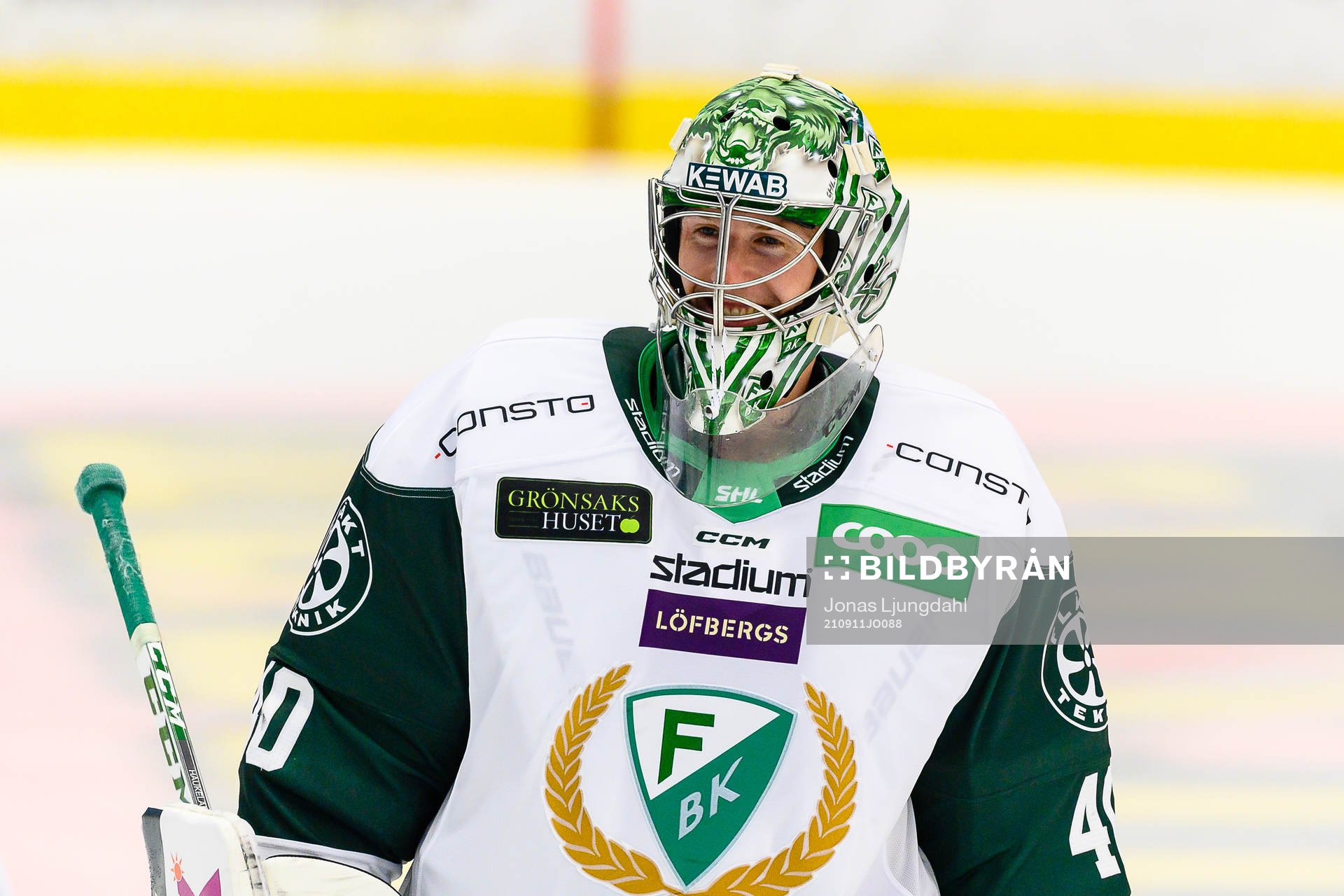 Färjestads målvakt Henrik Haukeland jublar