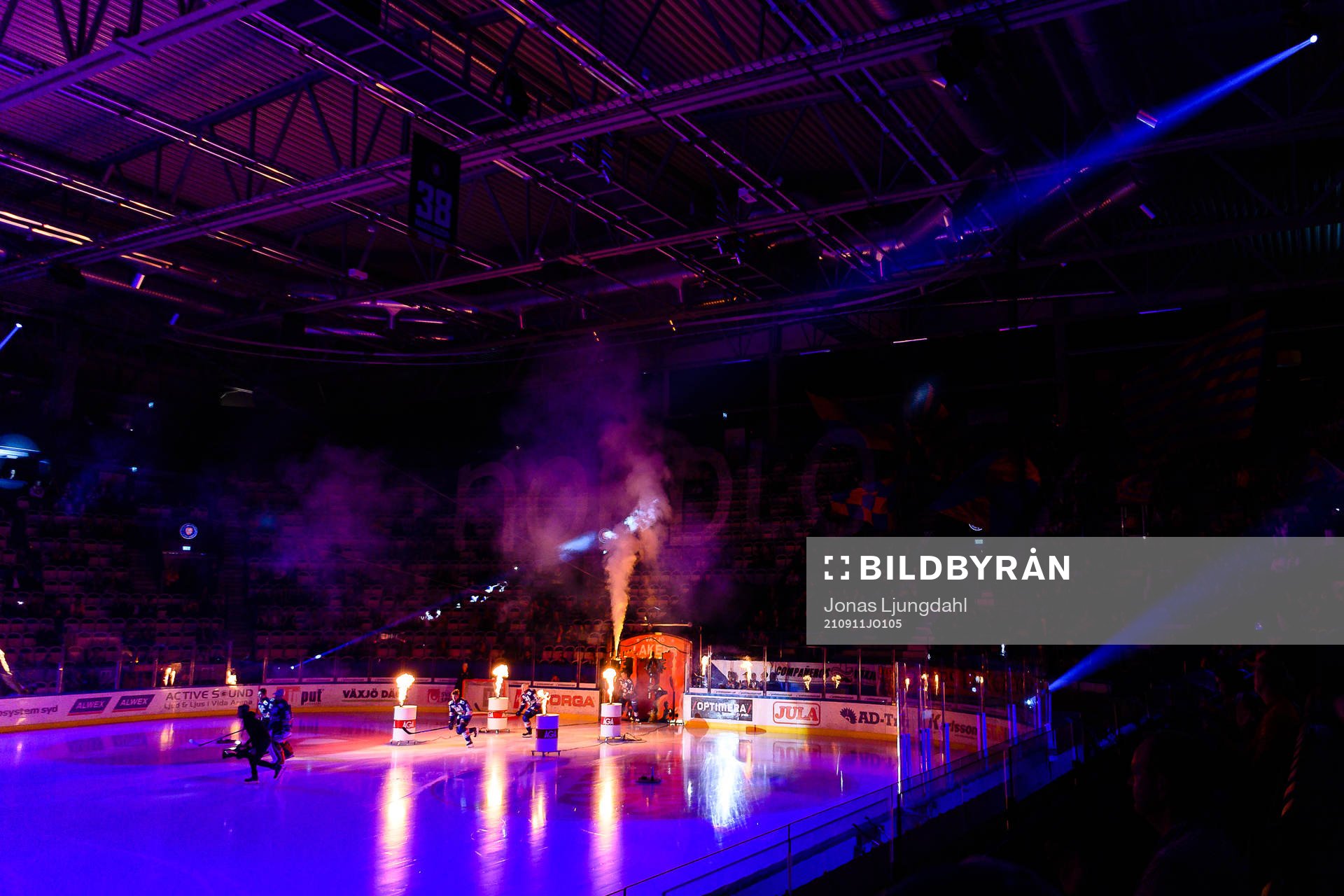 Växjös intro före ishockeymatchen i SHL mellan Växjö