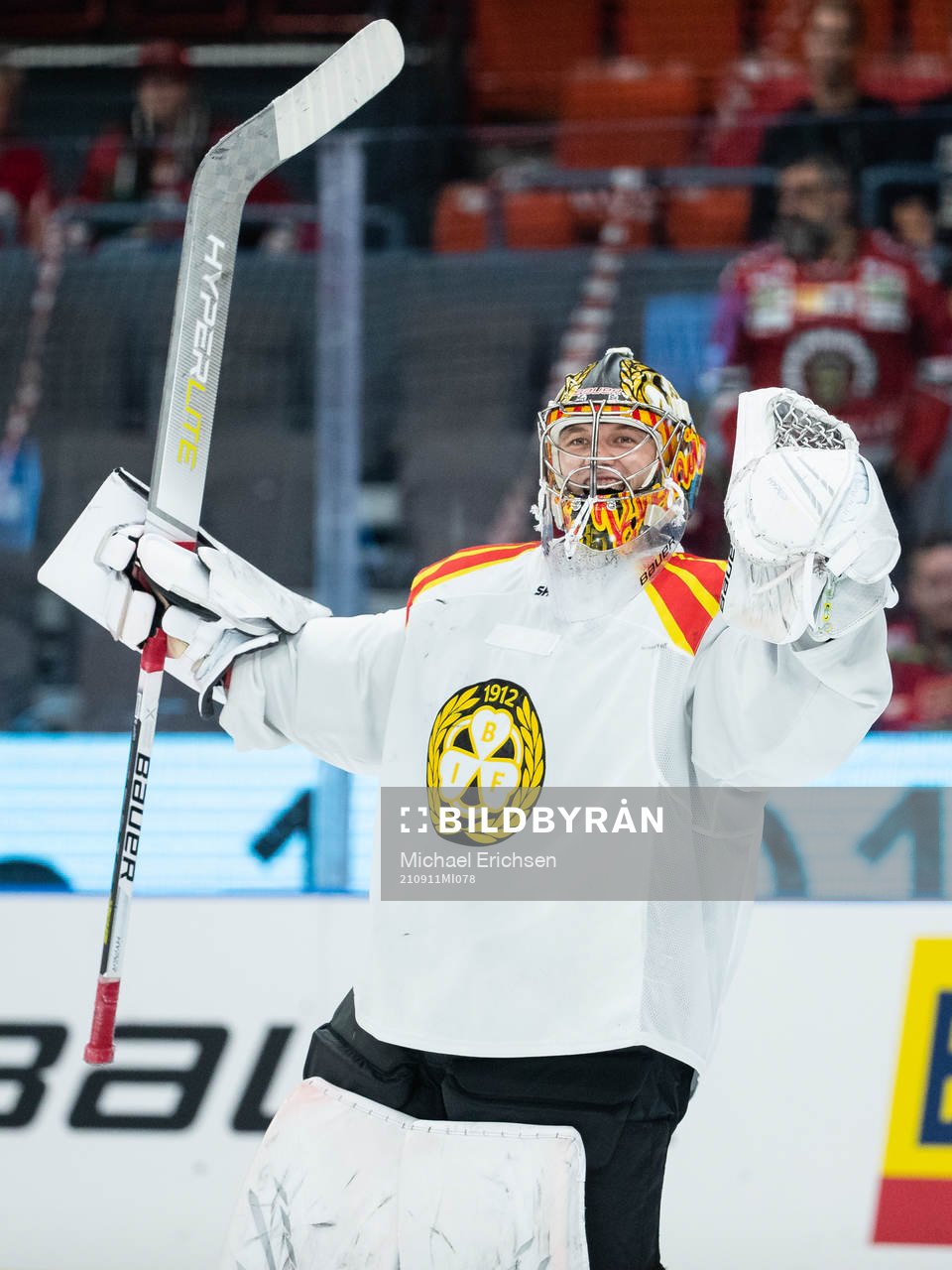 Brynäs målvakt  Veini Vehviläinen  jublar