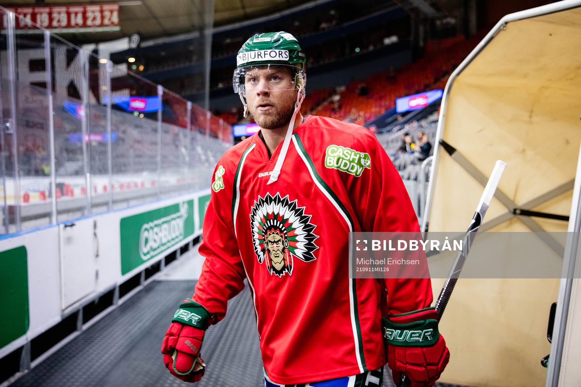 Frölundas Christian Folin innan ishockeymatchen i SHL