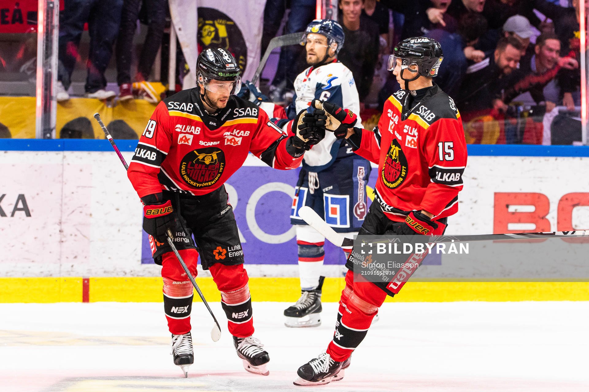 Luleås Konstantin Komarek gör 5-2 och jublar med Carl