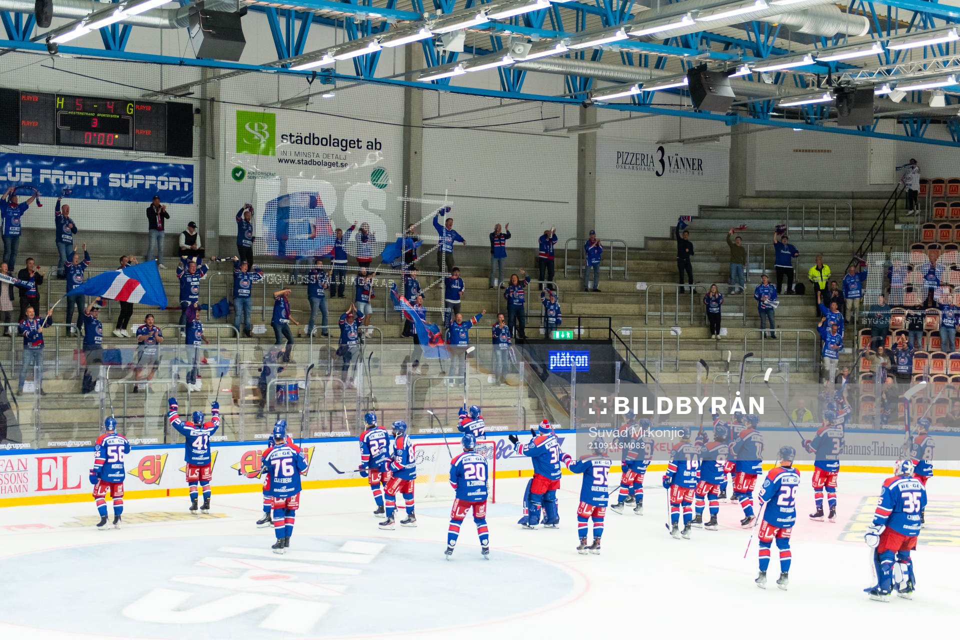 Oskarshamns spelare tackar supportrarna