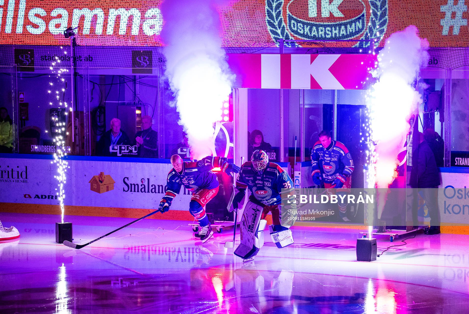 Oskarshamns Jonas Engström och målvakt Joe Cannata gör