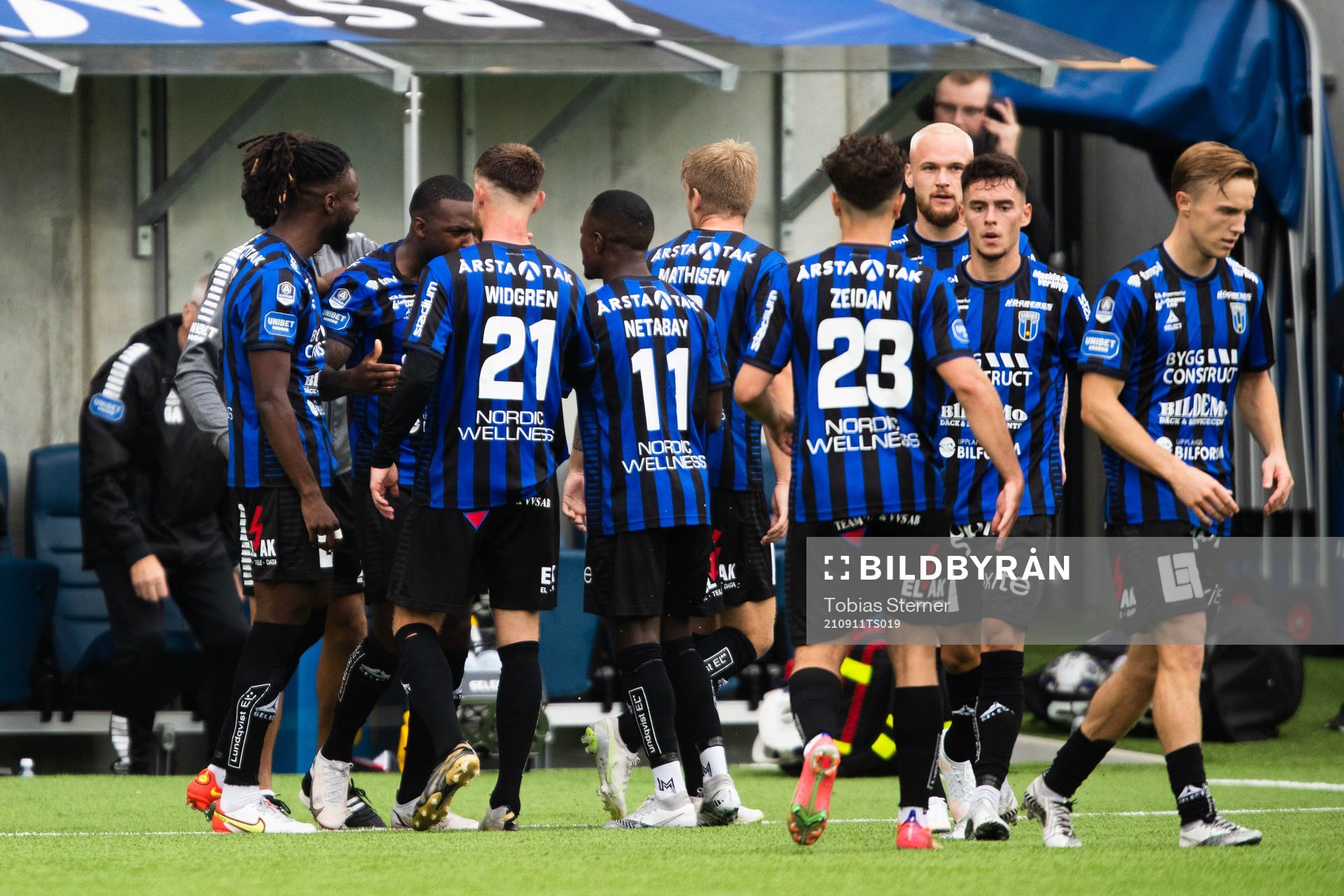 Sirius Christian Kouakou jublar med lagkamrater