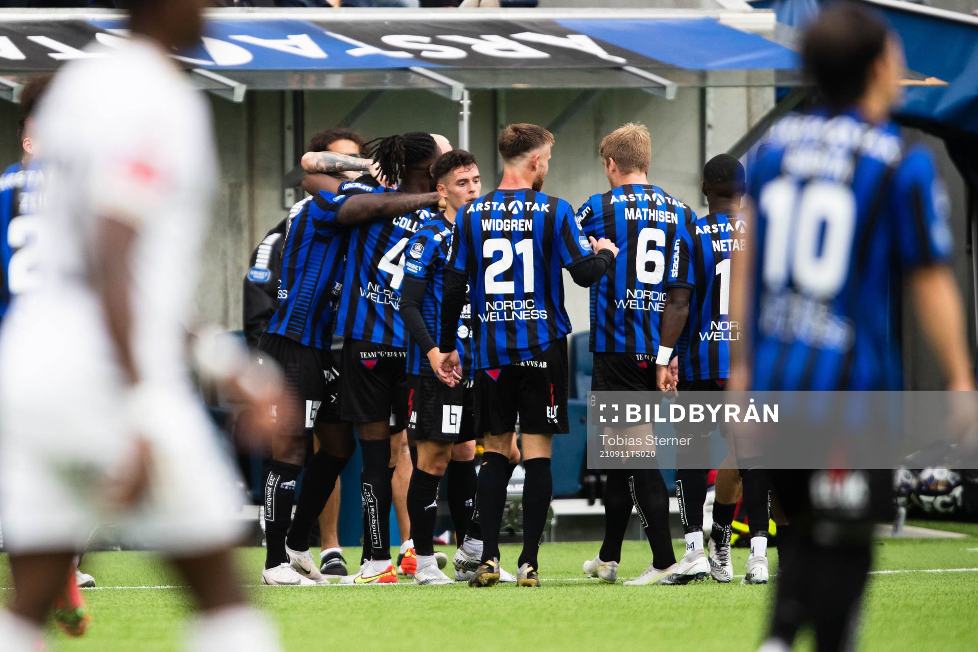 Sirius Christian Kouakou jublar med lagkamrater