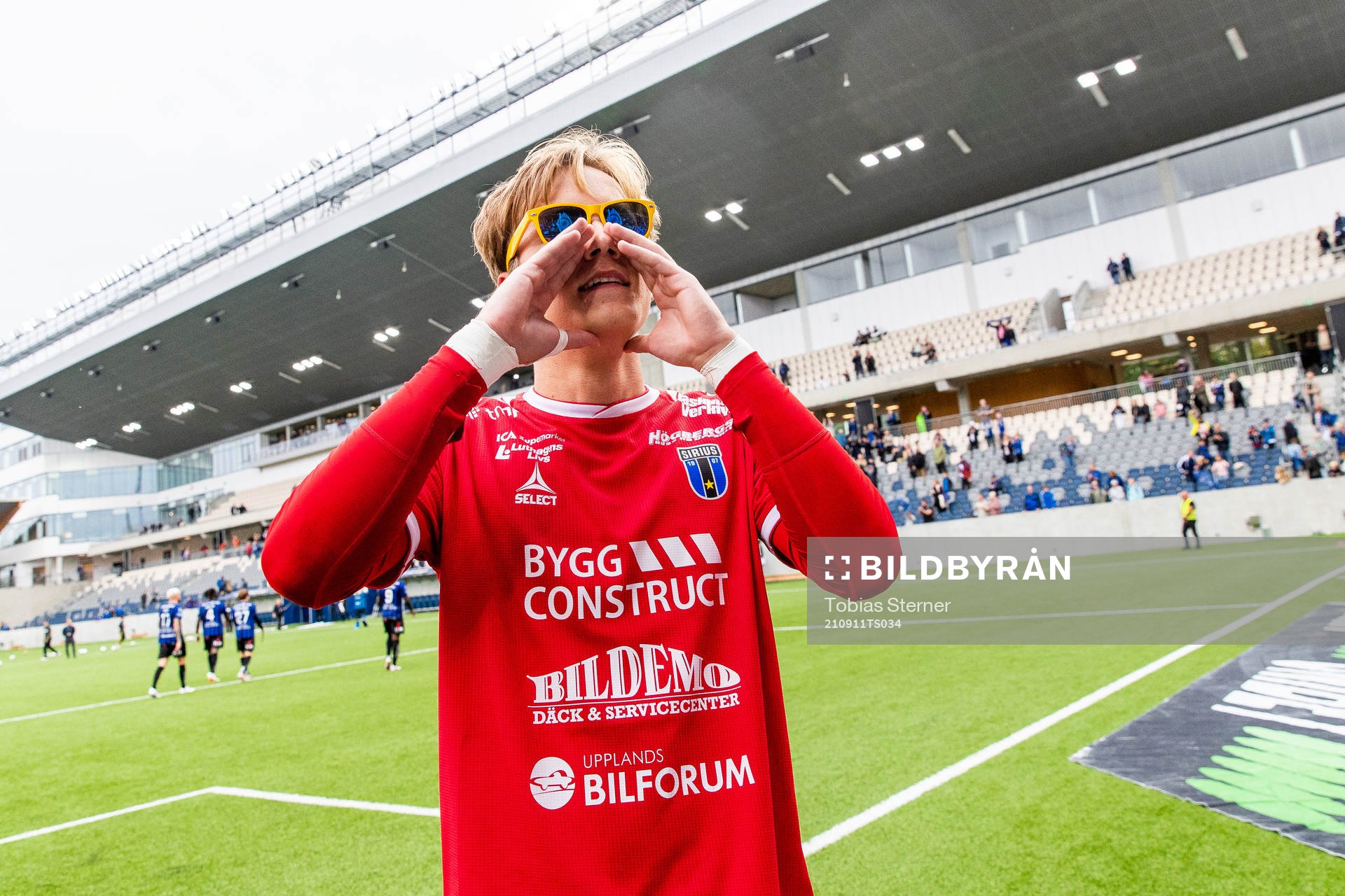 Sirius målvakt Hannes Sveijer jublar efter fotbollsmatchen i Allsvenskan mellan Sirius och Östersund den 11 september 2021 i Uppsala. 