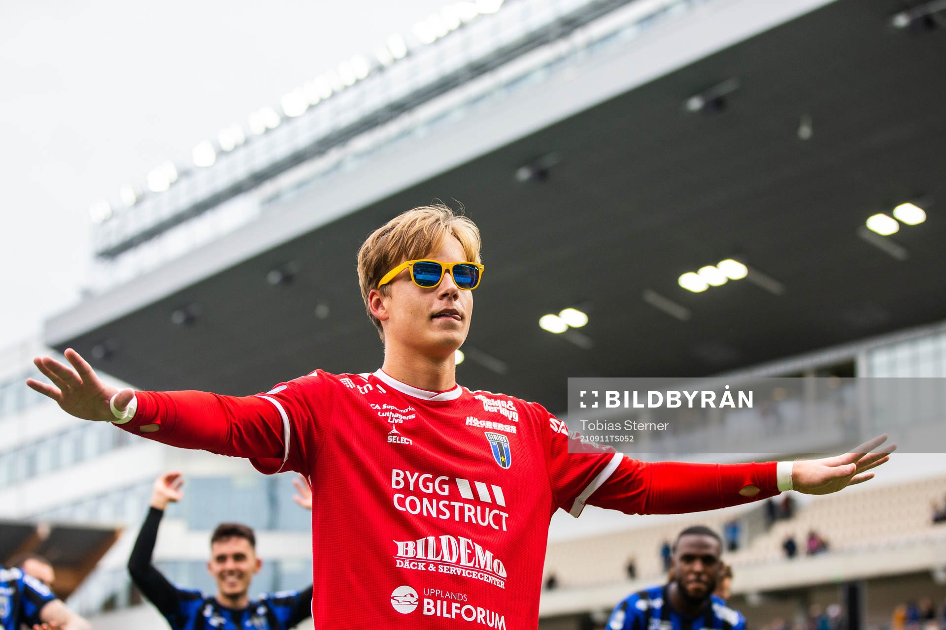 Sirius målvakt Hannes Sveijer jublar efter fotbollsmatchen i Allsvenskan mellan Sirius och Östersund den 11 september 2021 i Uppsala. 