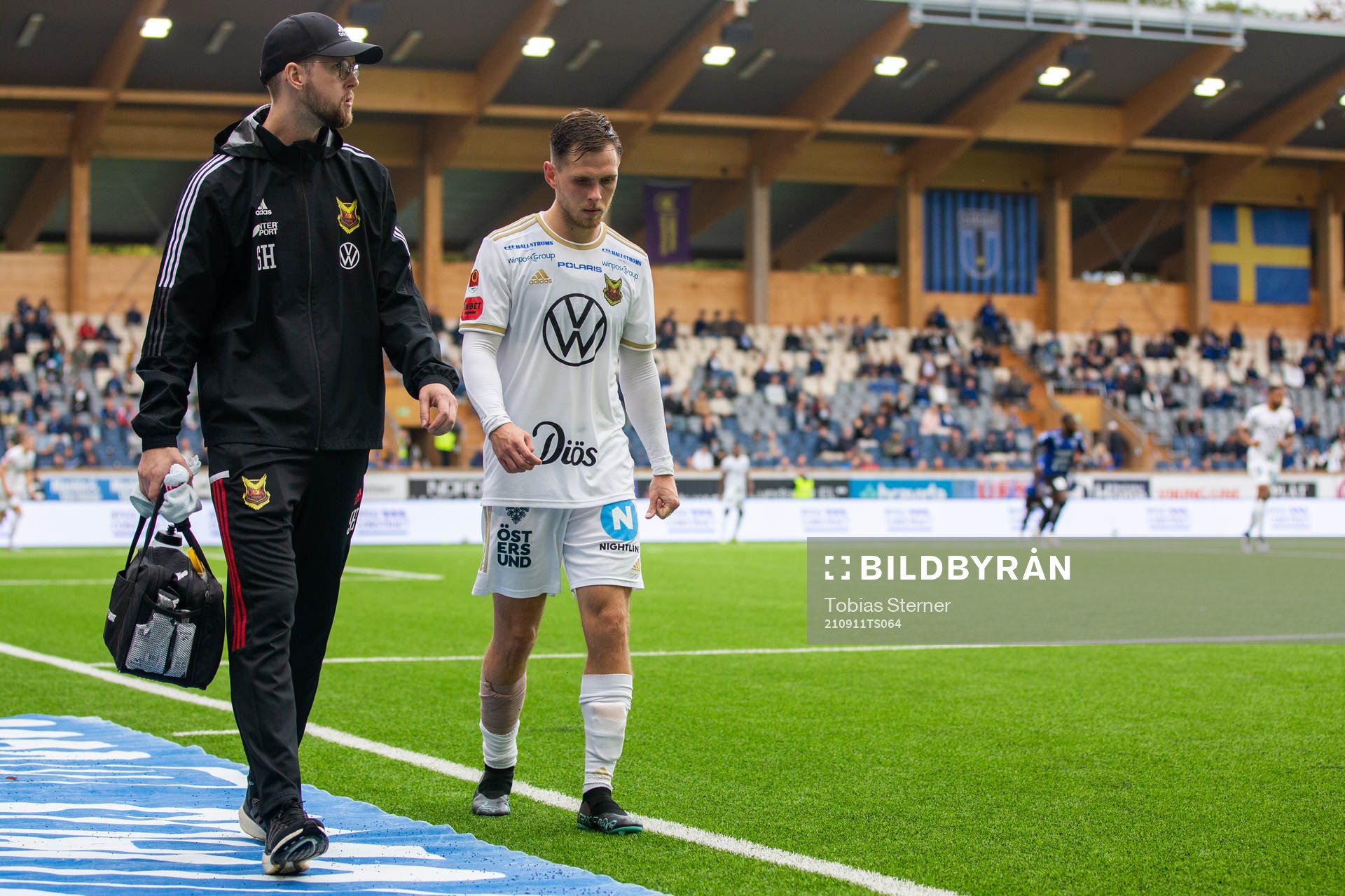 Östersunds Charlie Colkett klivar av skadad
