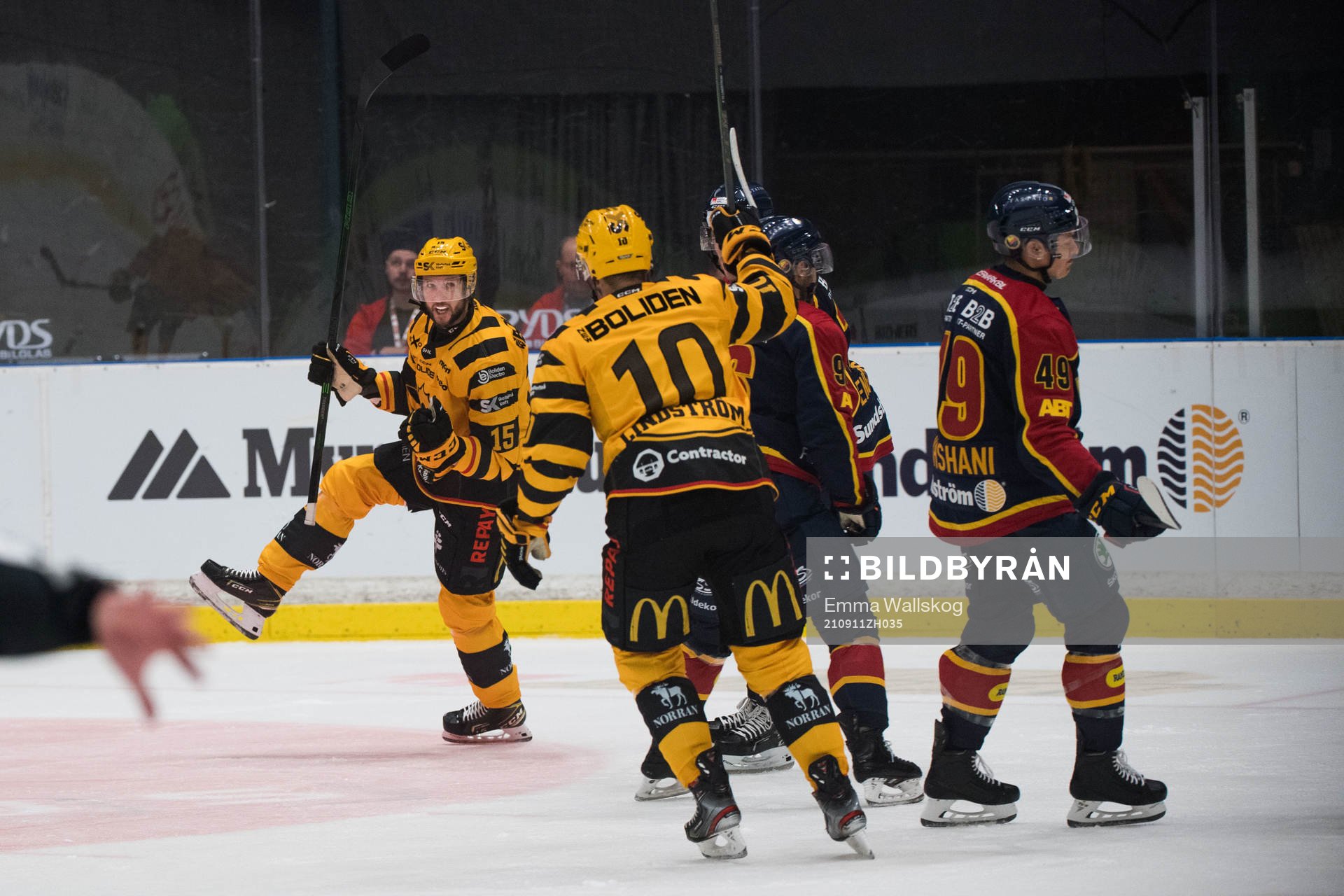 i210911 Skellefteås Melker Karlsson jublar