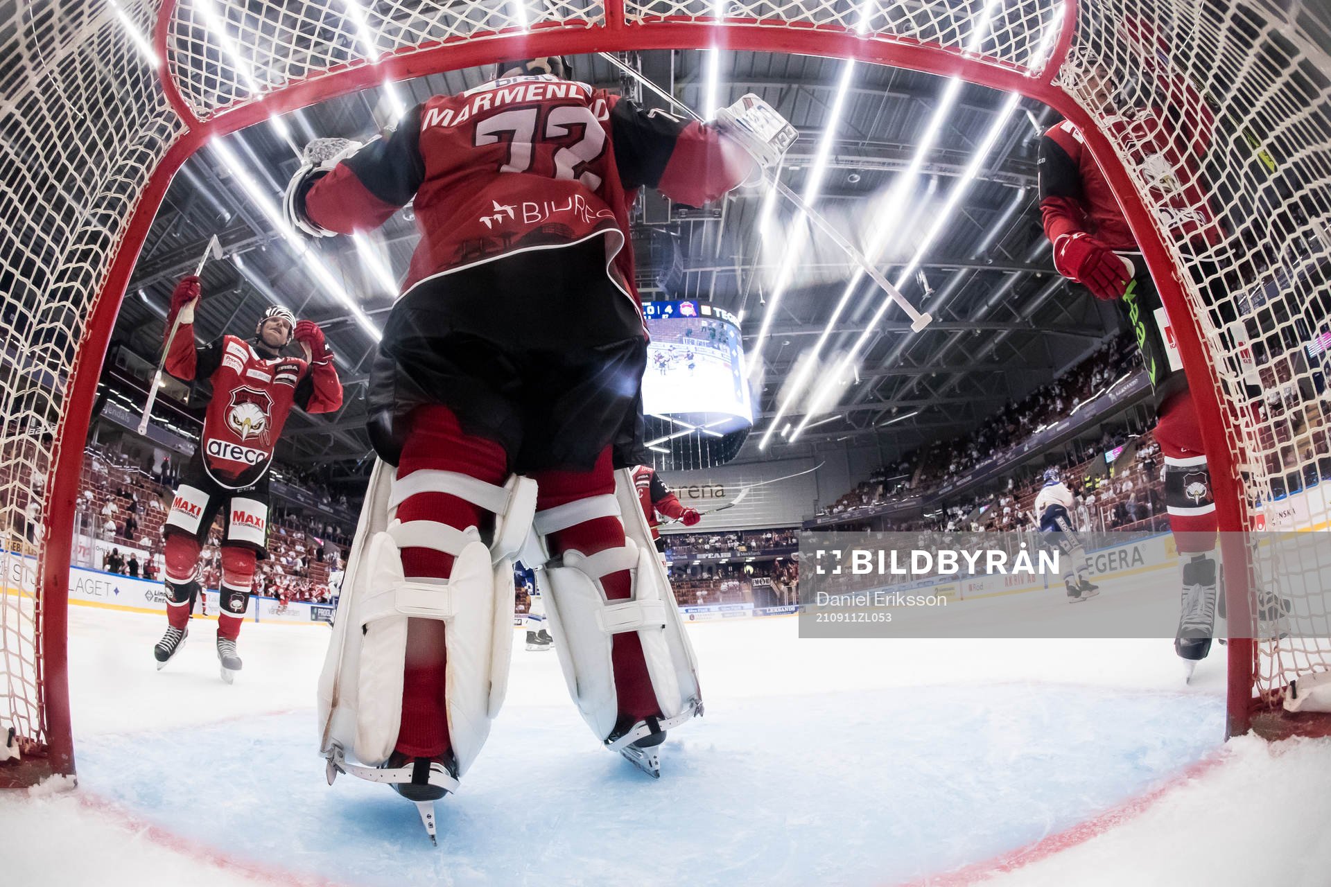 Malmö Redhawks målvakt Daniel Marmenlind jublar
