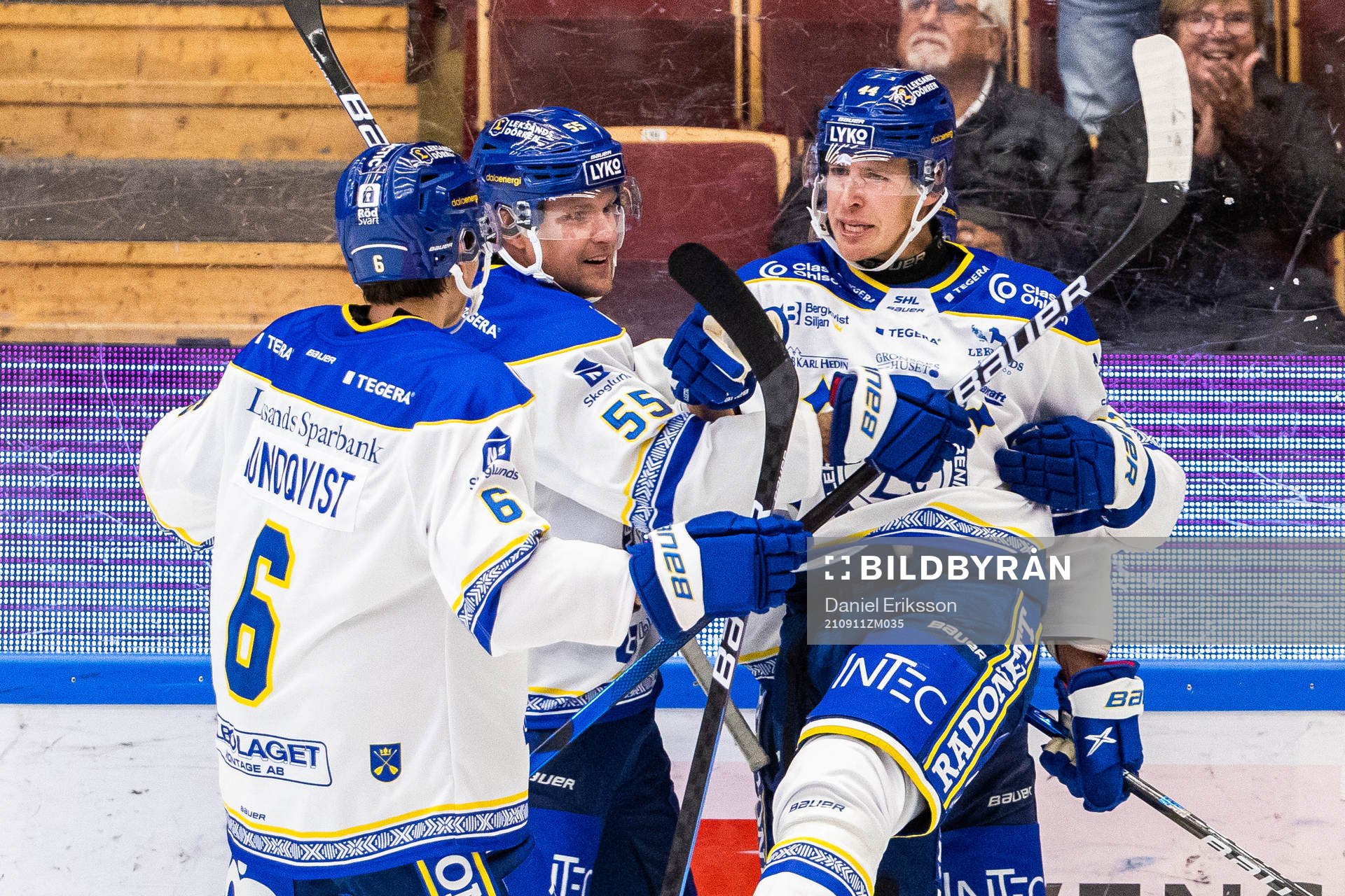 Leksands Alexander Lundqvist och Jonas Ahnelöv jublar med