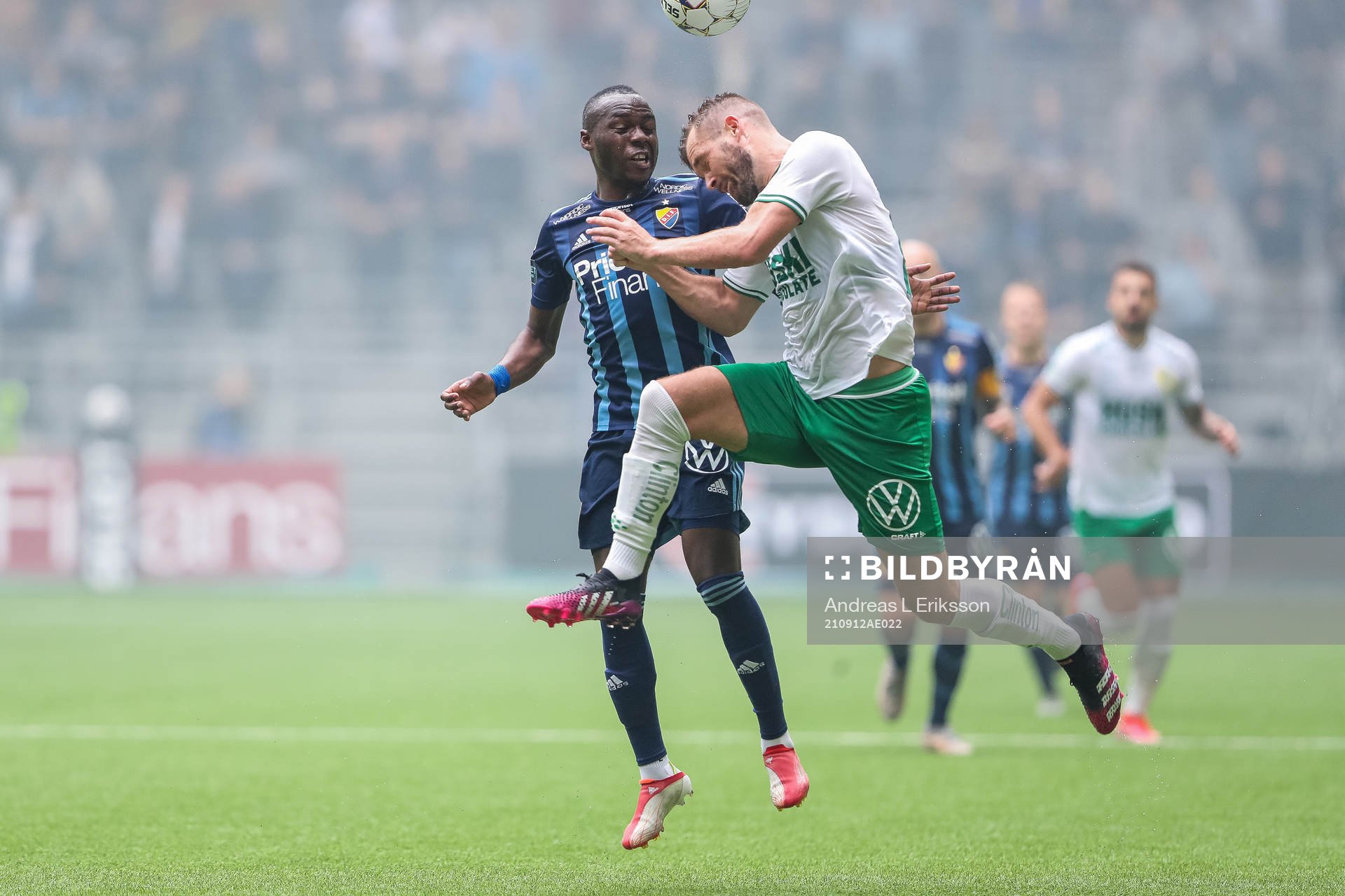 Djurgårdens Edward Chilufya och Hammarbys Mads Fenger