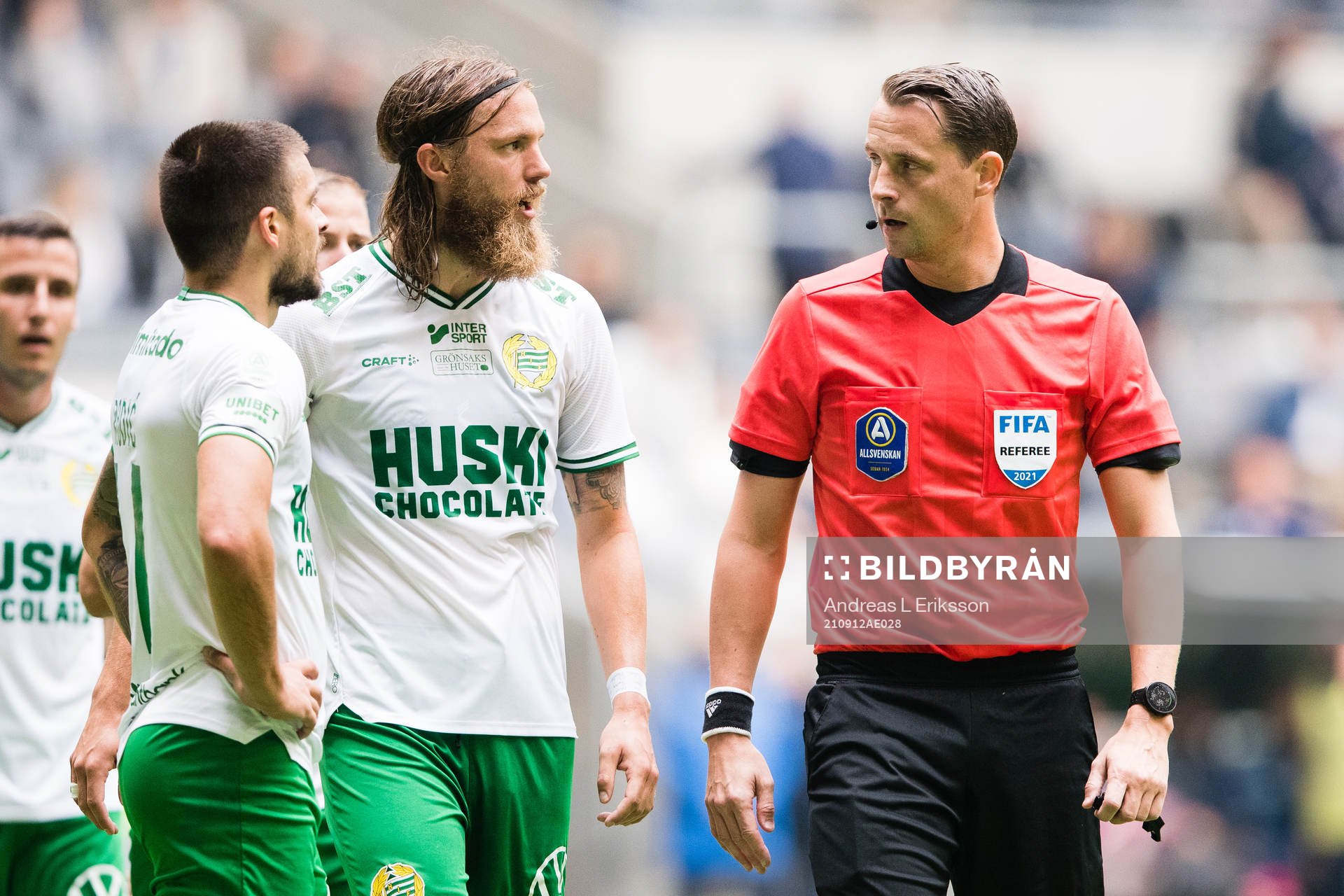 Hammarbys Vladimir Rodic och Bjørn Paulsen talar med