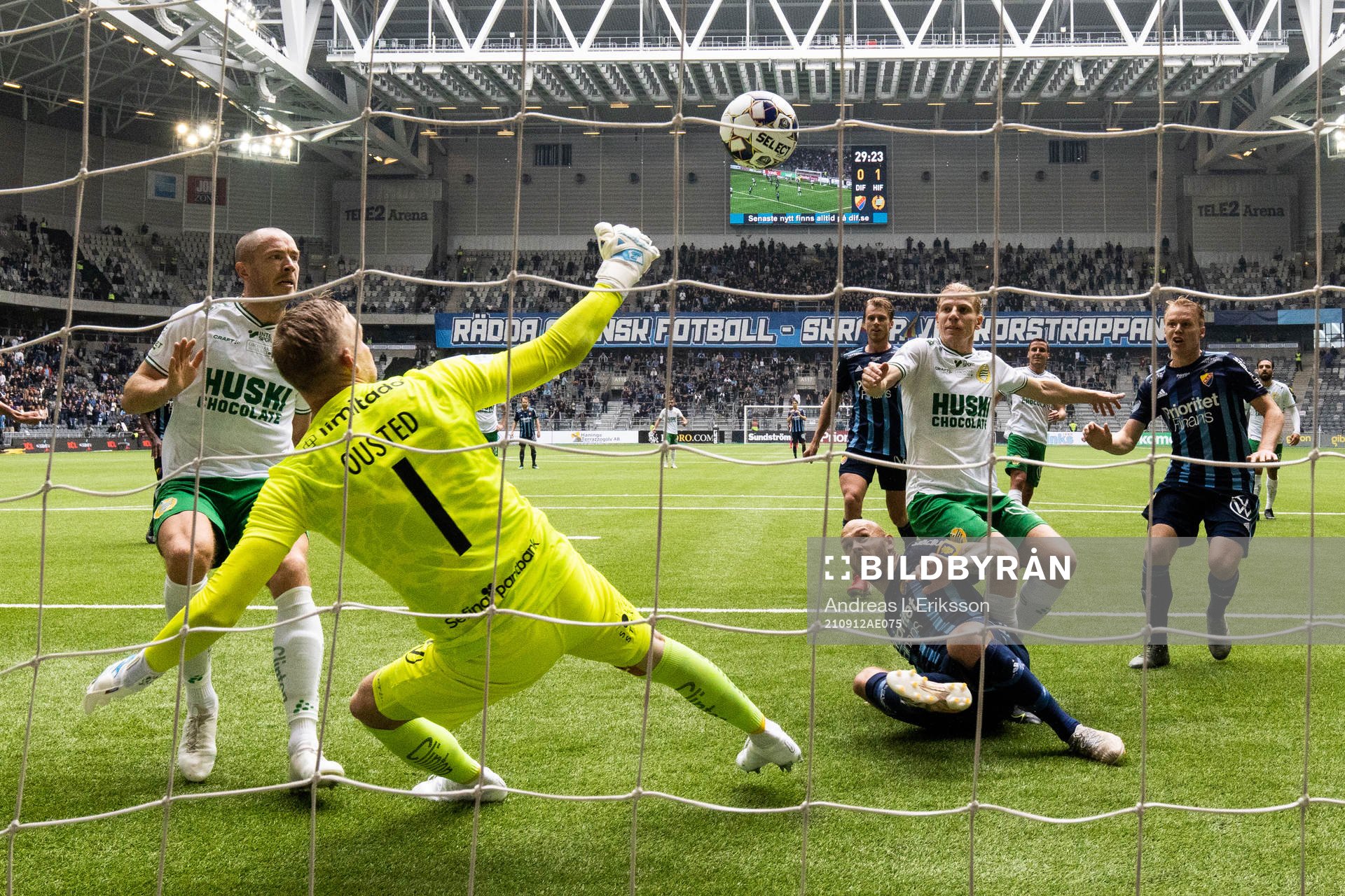 Djurgårdens Magnus Eriksson kvitterar till 1-1 förbi