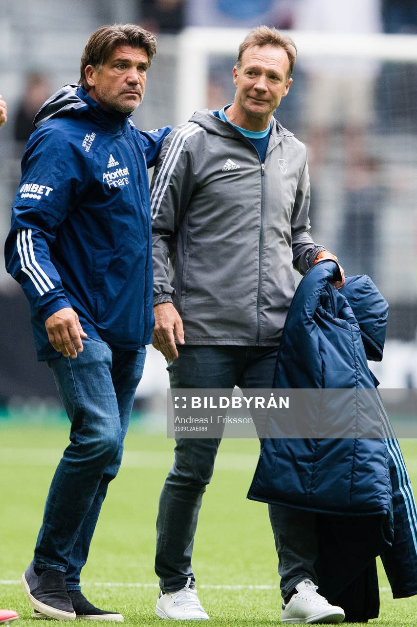 Djurgårdens sportchef Bosse Andersson och tränare Kim Bergstrand jublar efter fotbollsmatchen i Allsvenskan mellan Djurgården och Hammarby den 12 september 2021 i Stockholm.