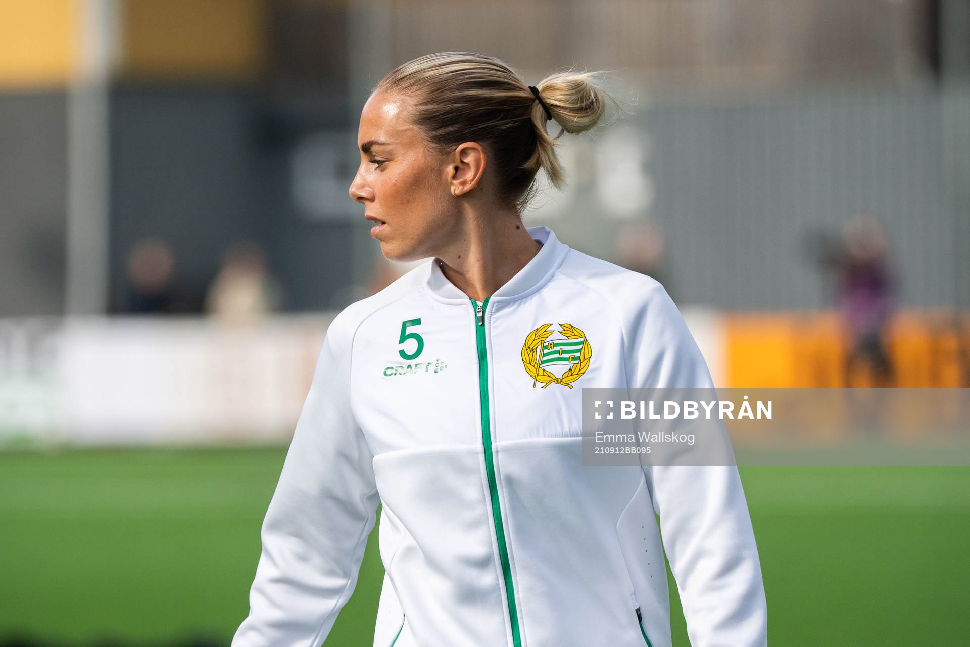 Hammarbys Petronella Ekroth innan fotbollsmatchen i