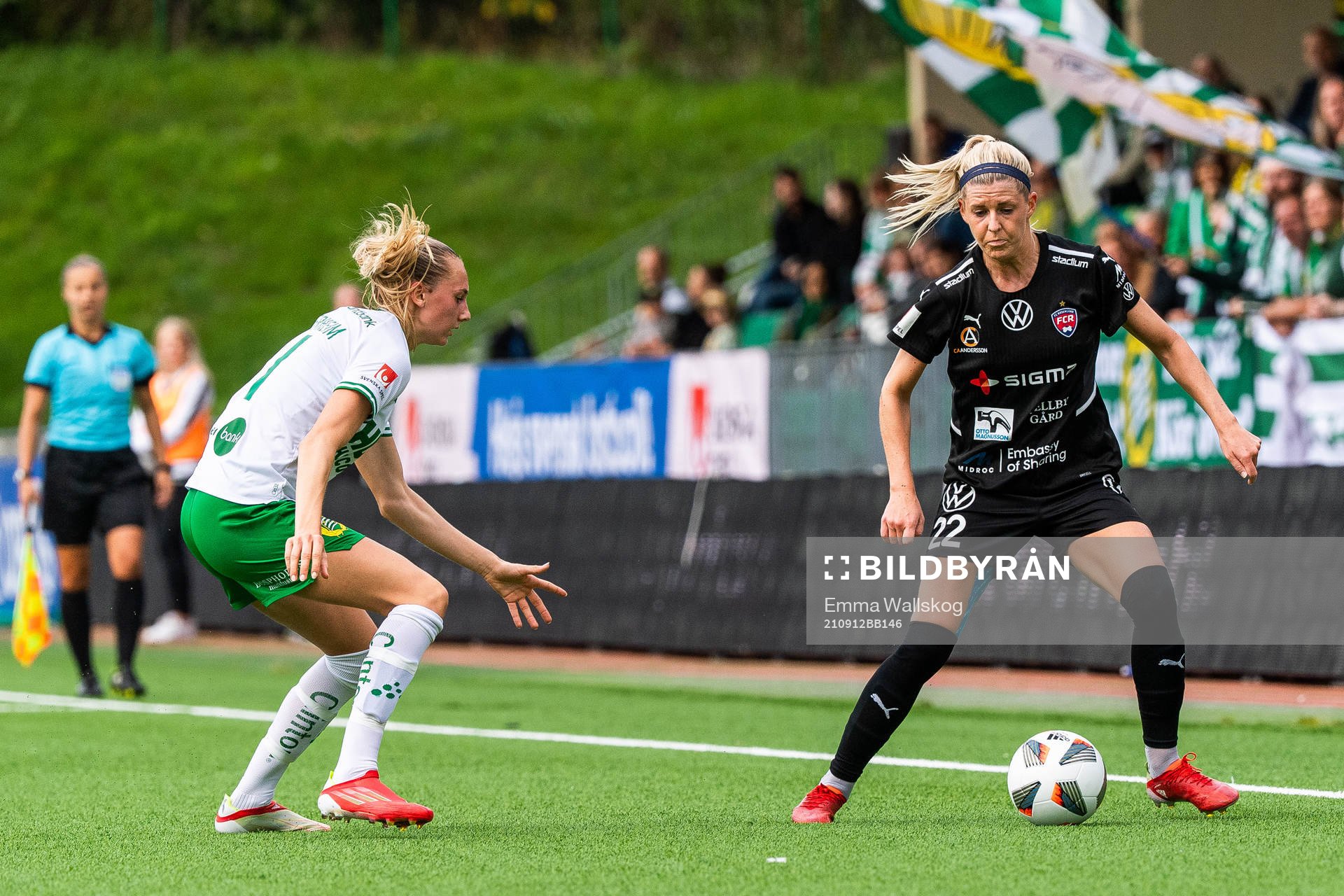 Hammarbys Ellen Wangerheim och Rosengårds Olivia Schough