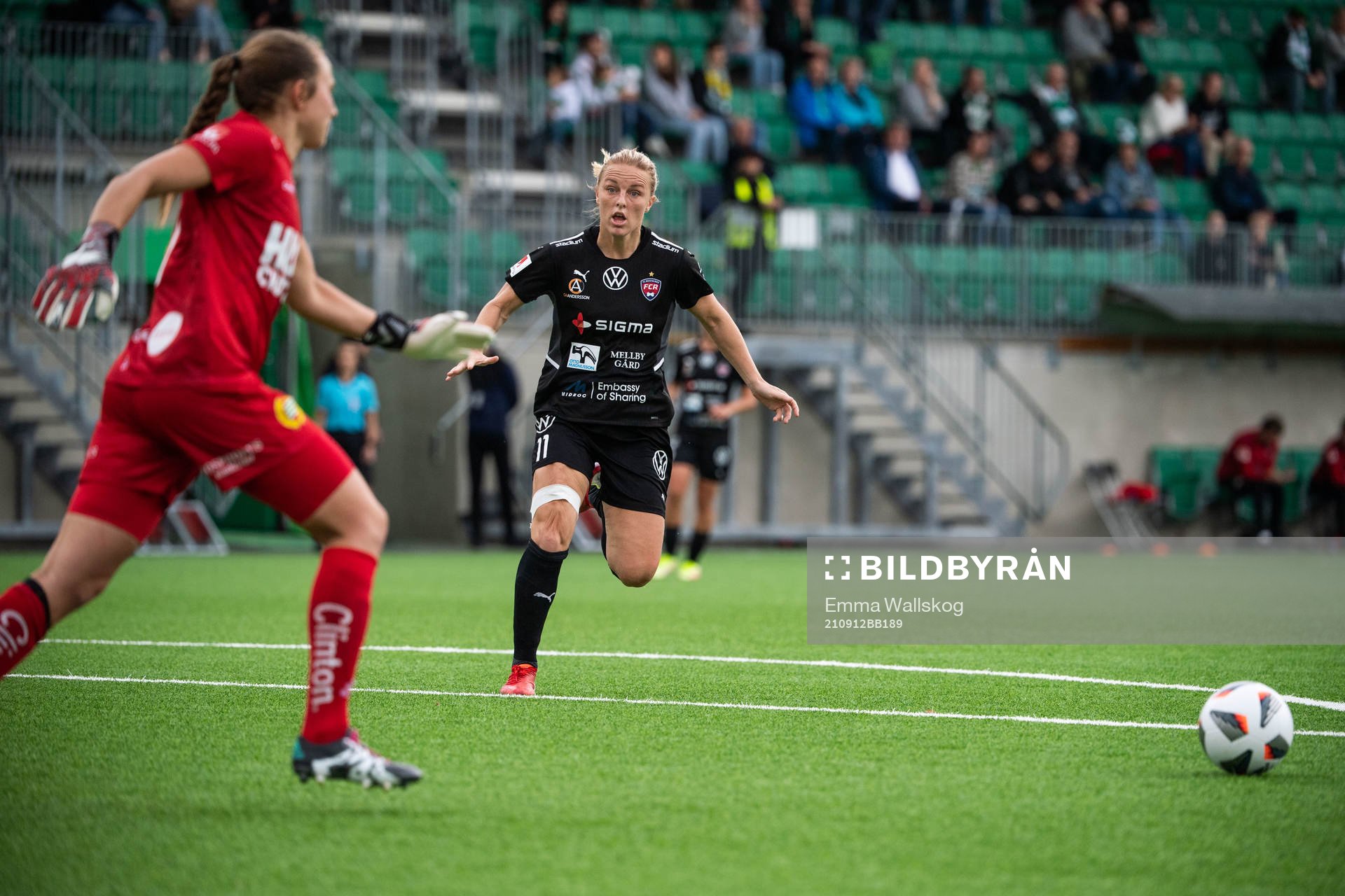 z210912 Hammarbys målvakt Anna Tamminen och Rosengårds