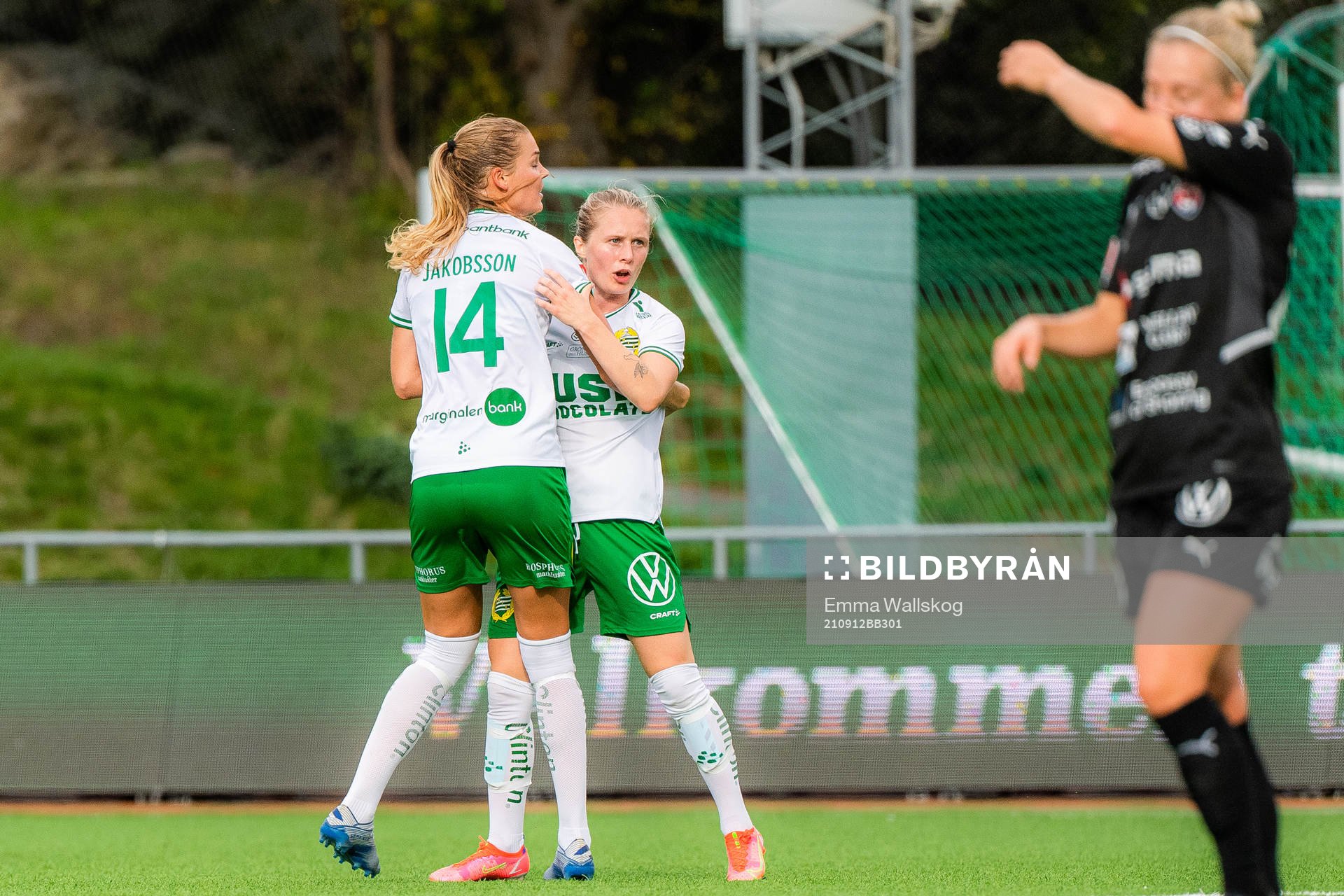 Hammarbys Nina Jakobsson och Emilia Larsson jublar