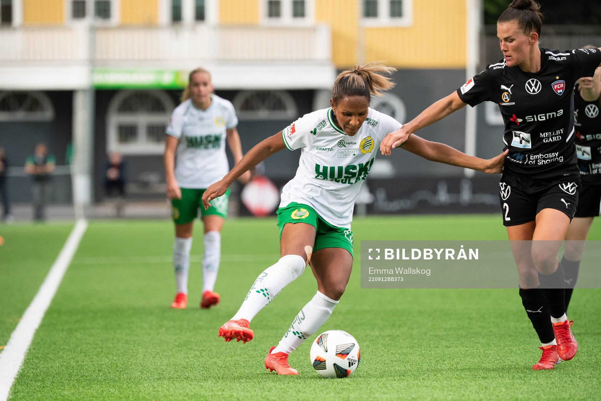 Hammarbys Madelen Janogy och Rosengårds Katrine Veje