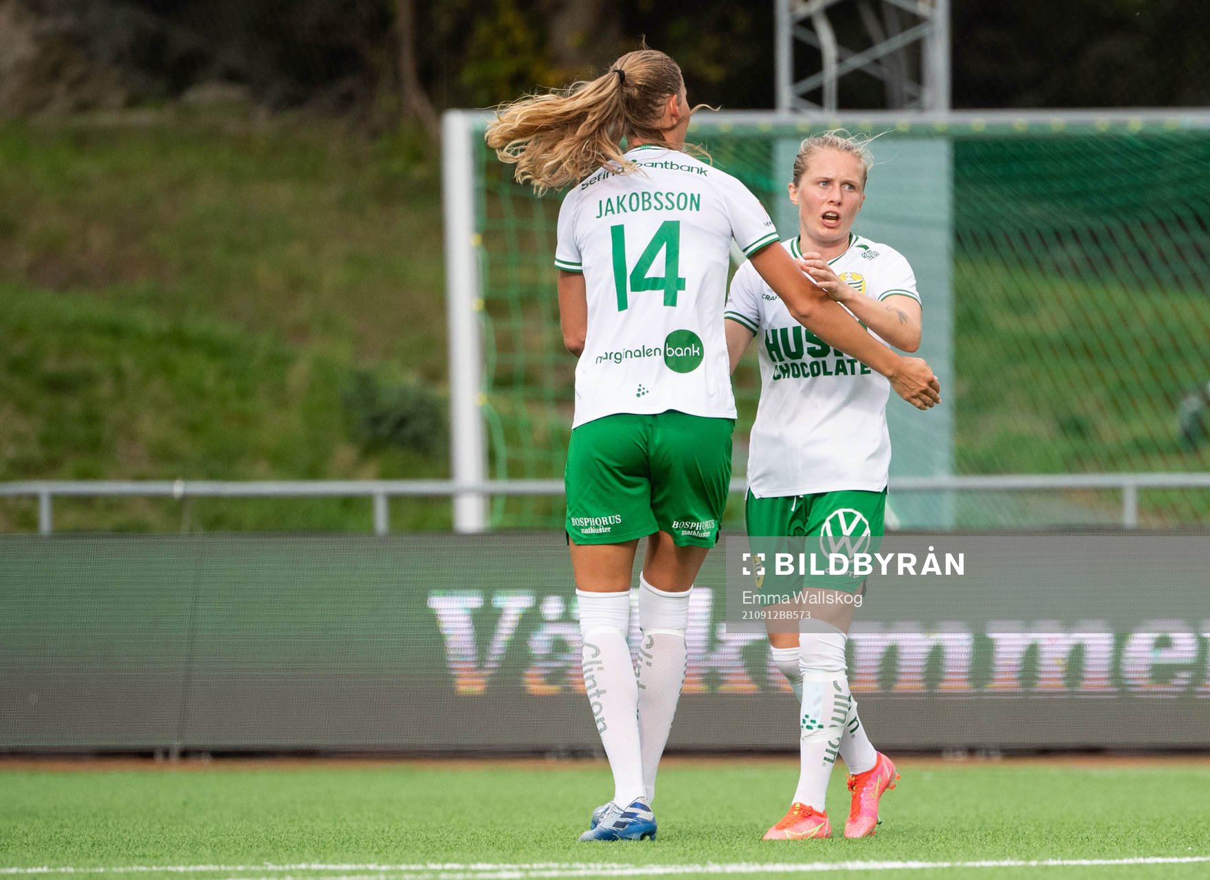 Hammarbys Nina Jakobsson och Emilia Larsson jublar
