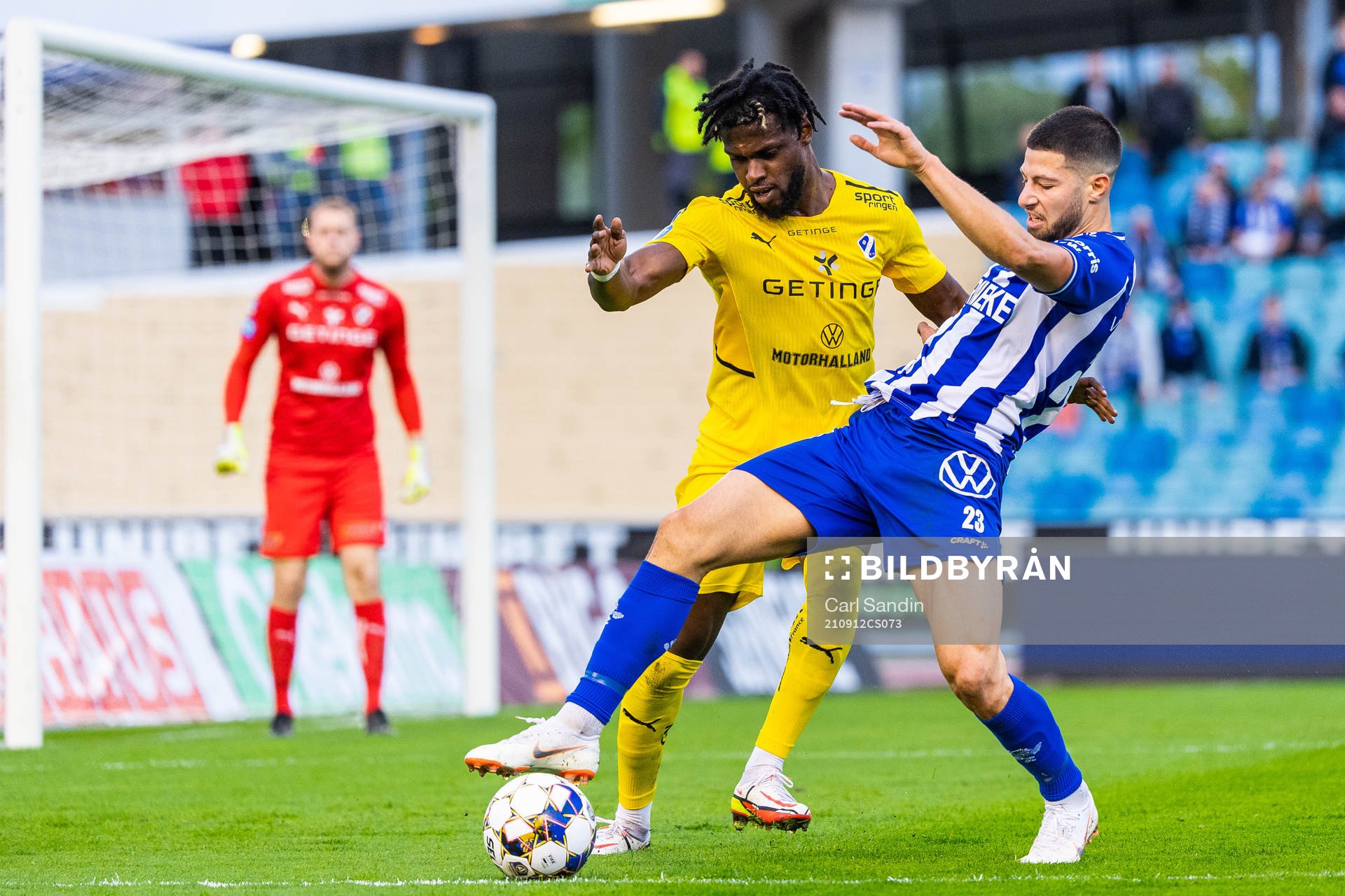 Halmstads Joseph Baffo och IFK Göteborgs Kevin Yakob