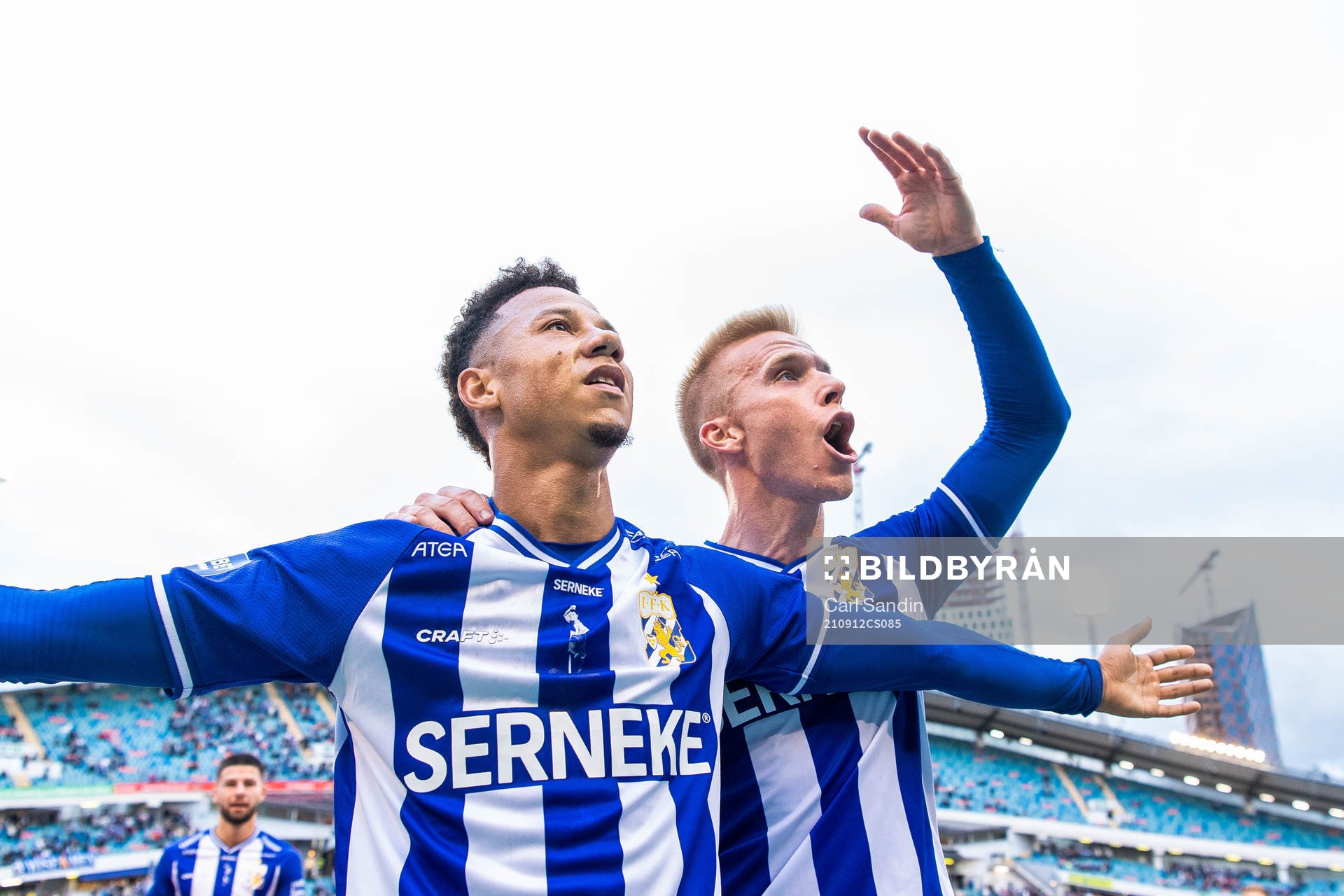 IFK Göteborgs Tobias Sana jublar med Oscar Wendt