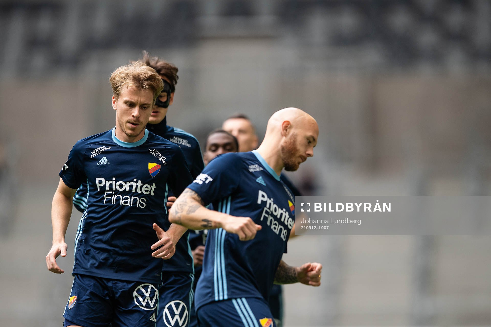 Djurgårdens Rasmus Schüller värmer upp