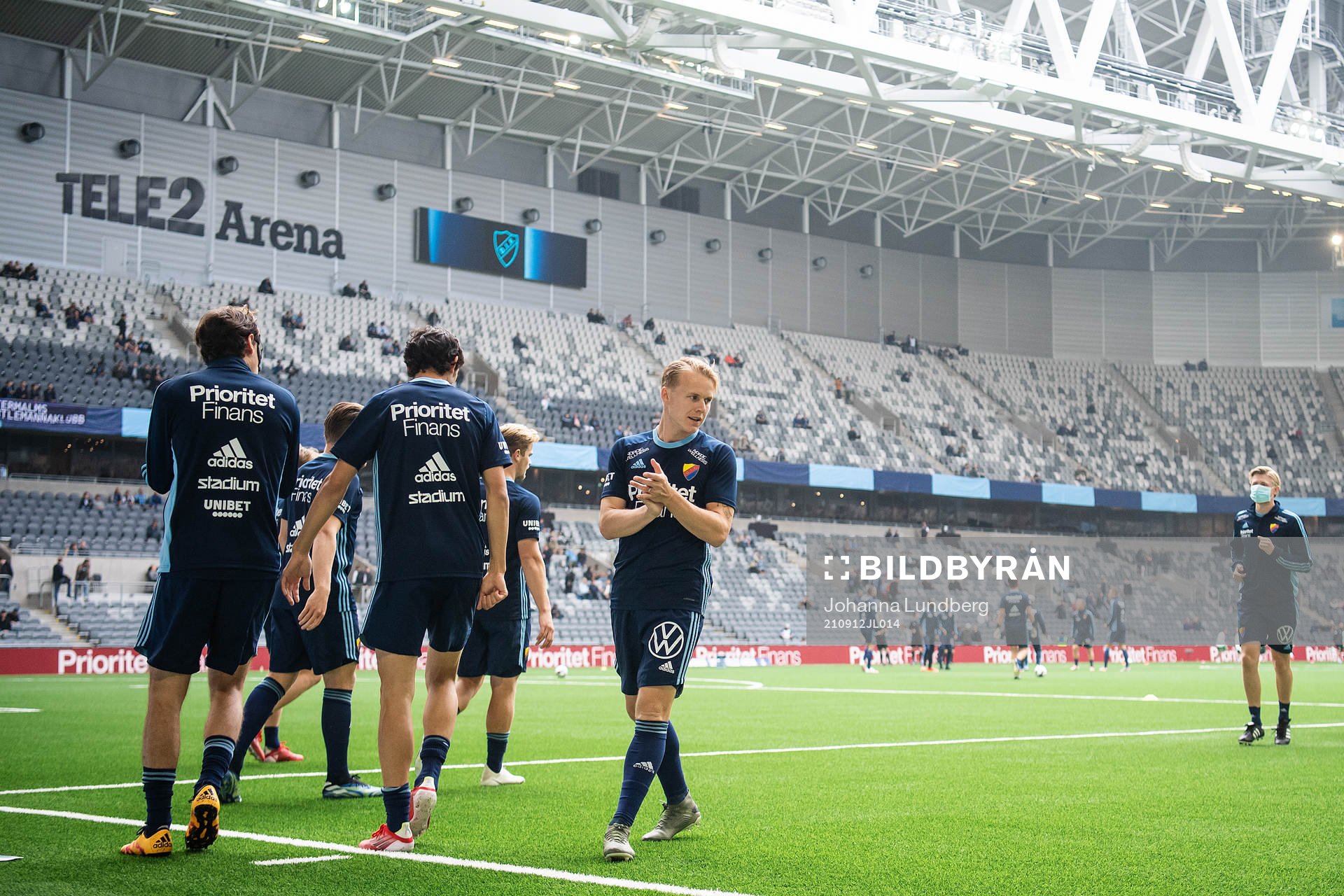 Djurgårdens Elliot Käck värmer upp