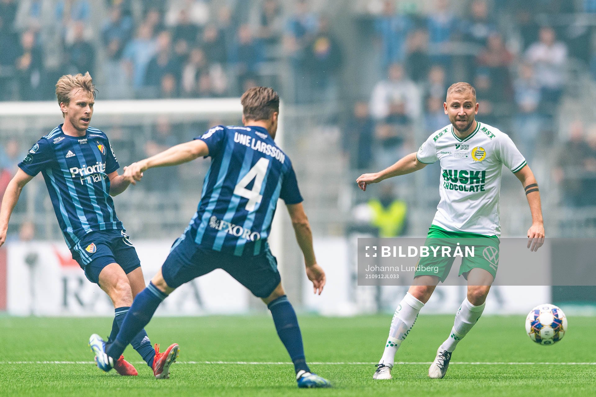 Djurgårdens Jacob Une Larsson och Hammarbys Darijan Bojanic