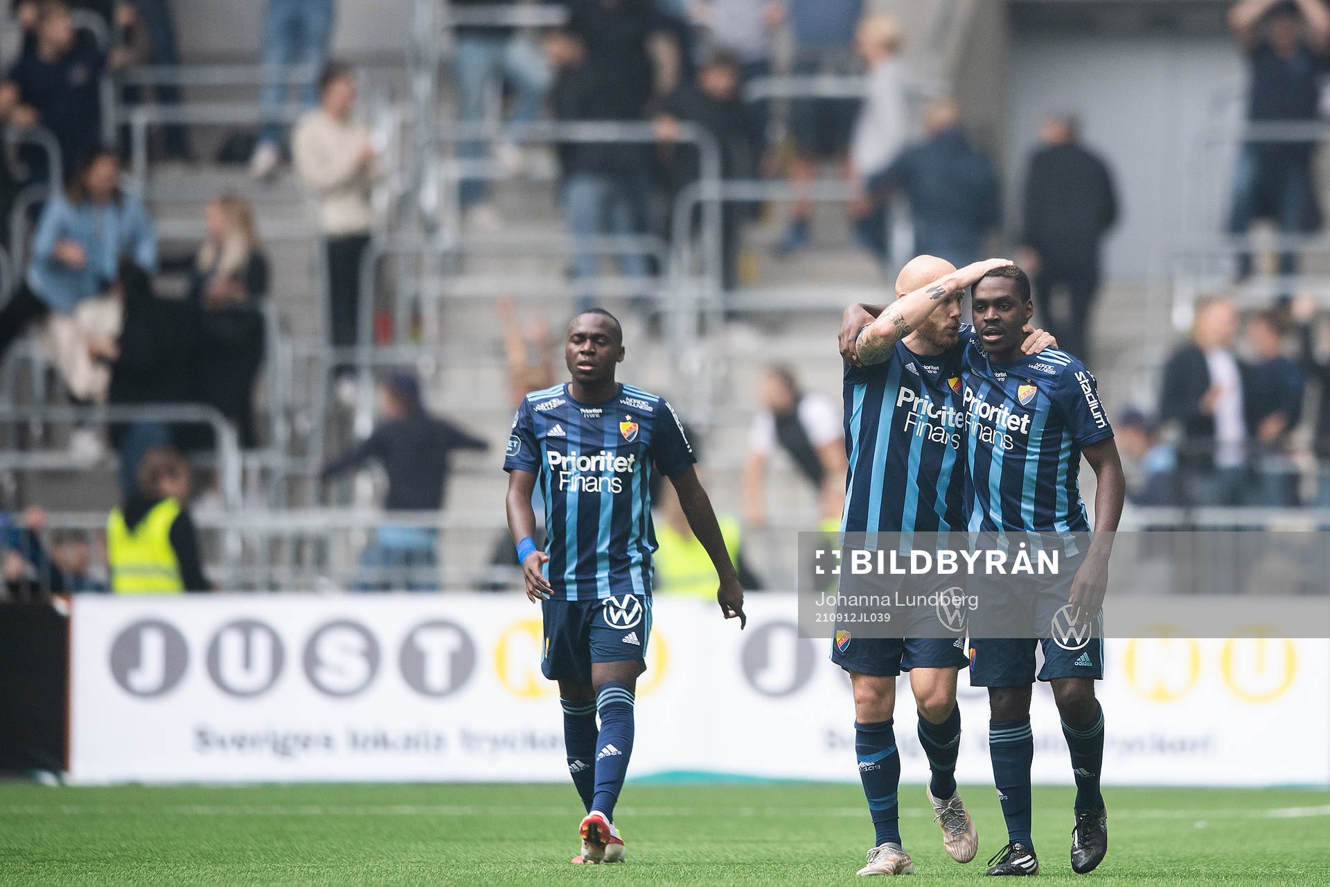 Djurgårdens Magnus Eriksson och Joel Asoro jublar