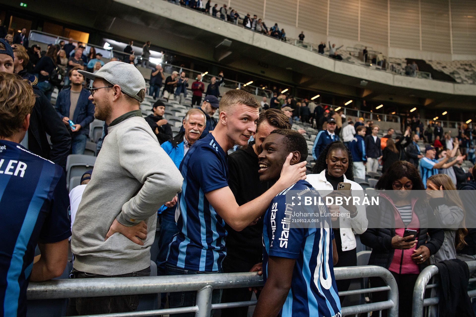 Djurgårdens Joel Asoro jublar efter fotbollsmatchen i Allsvenskan mellan Djurgården och Hammarby den 12 september 2021 i Stockholm. 