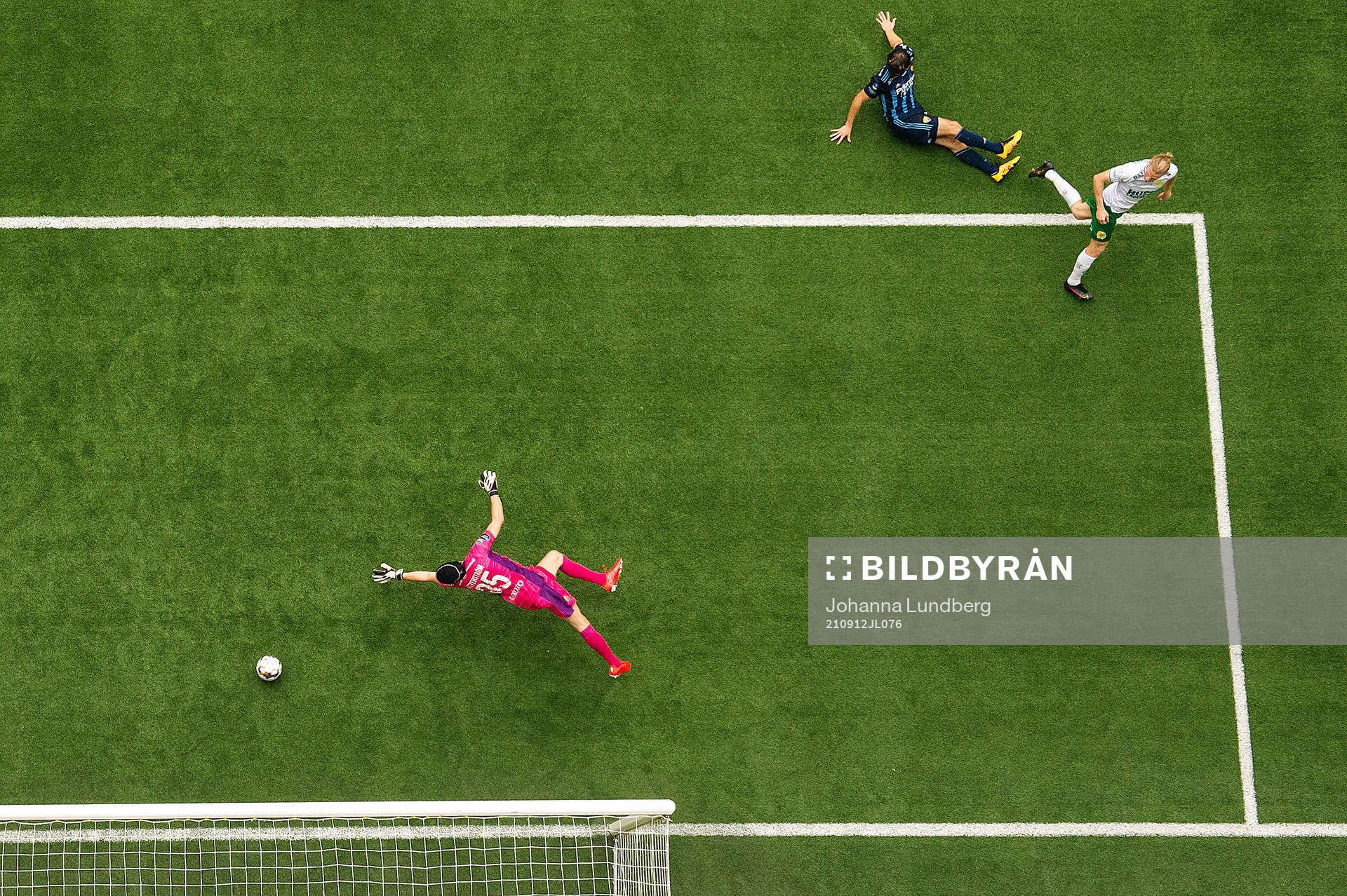 Hammarbys Gustav Ludwigson gör 0-1 bakom Djurgårdens