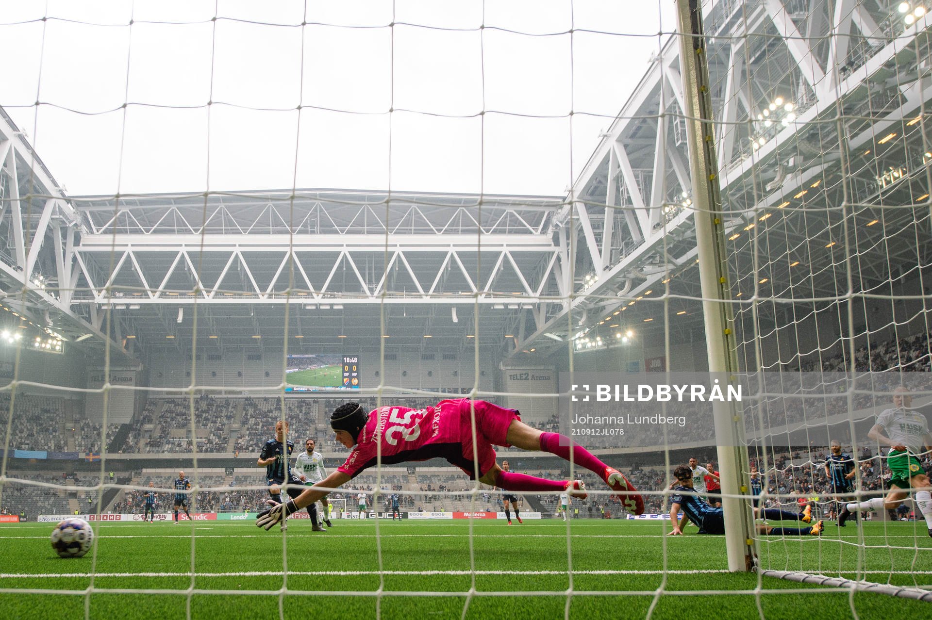 Hammarbys Gustav Ludwigson gör 0-1 bakom Djurgårdens