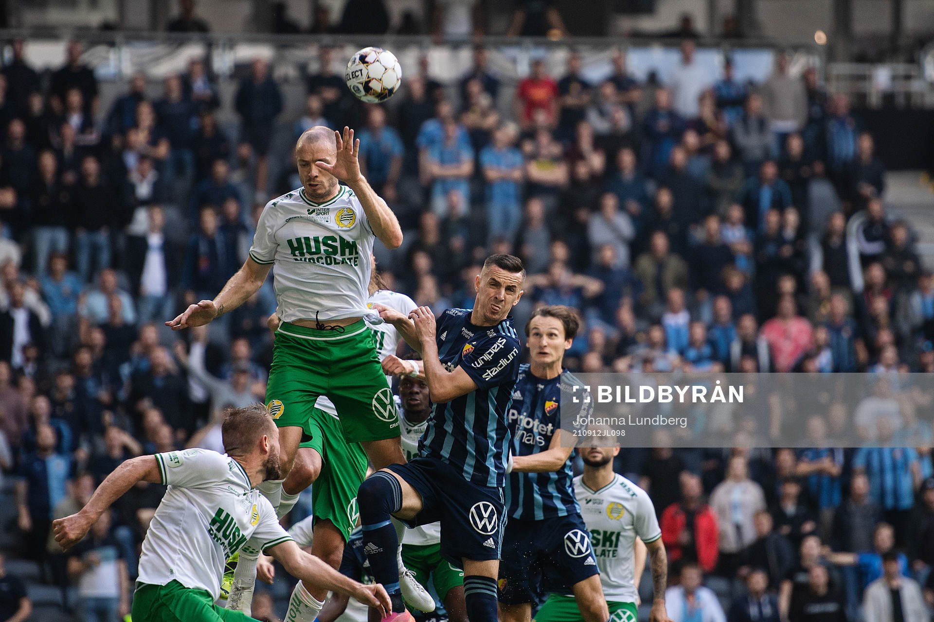 Hammarbys Jon Gudni Fjoluson mot Djurgårdens Haris
