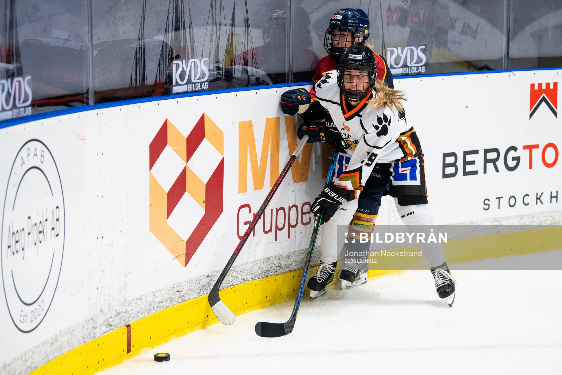 Göteborgs Emelie Cordoba och Djurgårdens Alice Östensson