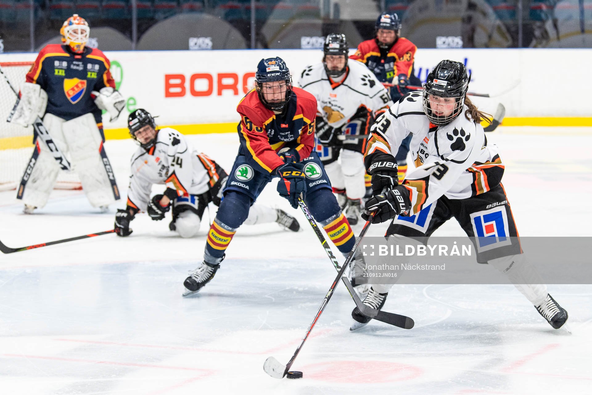 Djurgårdens Kiana Wilkinson och Göteborgs Hana Haasova