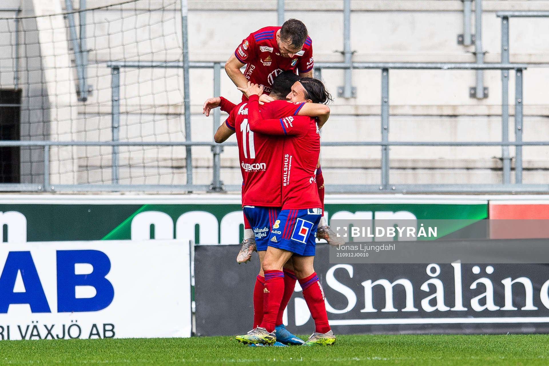 Östers Lucas Lima jublar med Nicolas Mortensen och Mattias